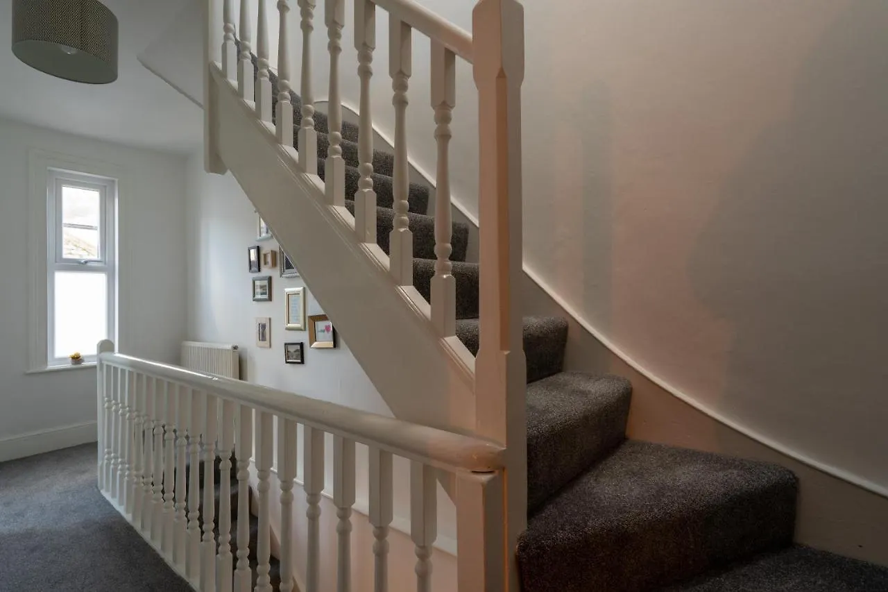 The End House - Cosy And