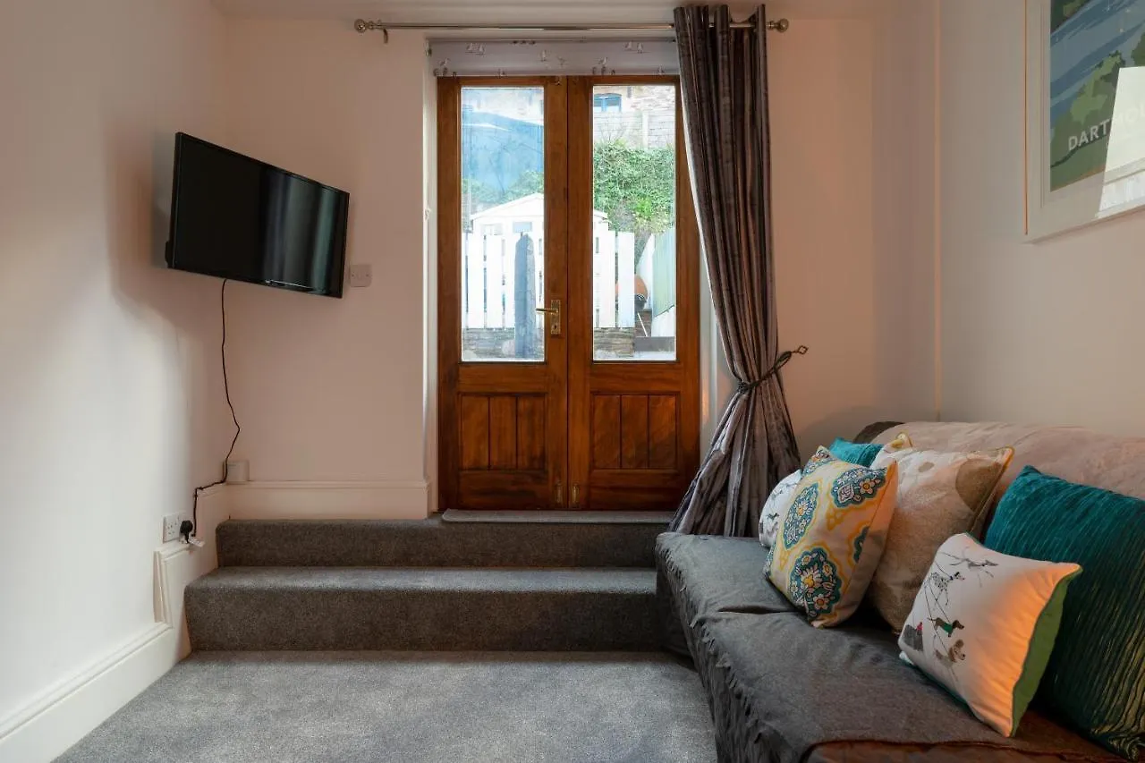 The End House - Cosy And *
