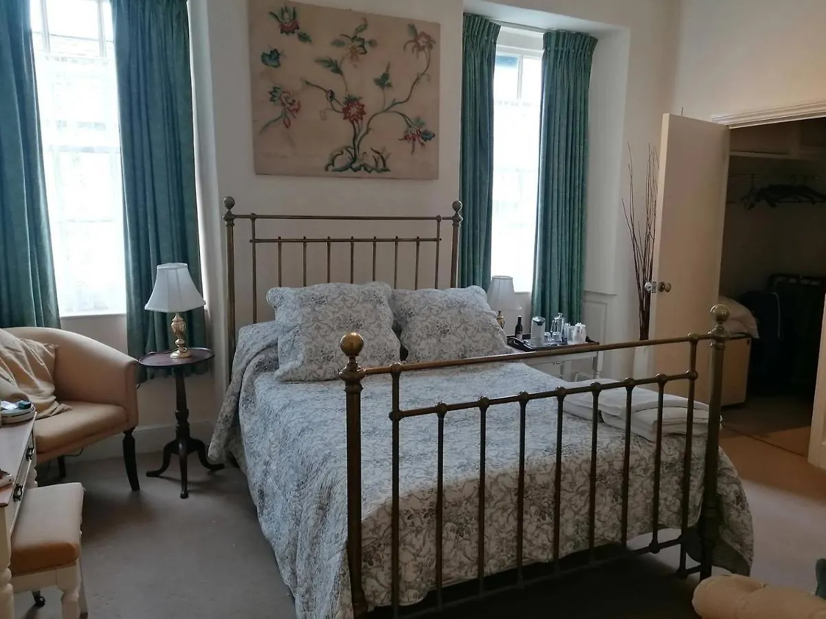 Anzac Street B+bistro Bed & Breakfast Dartmouth