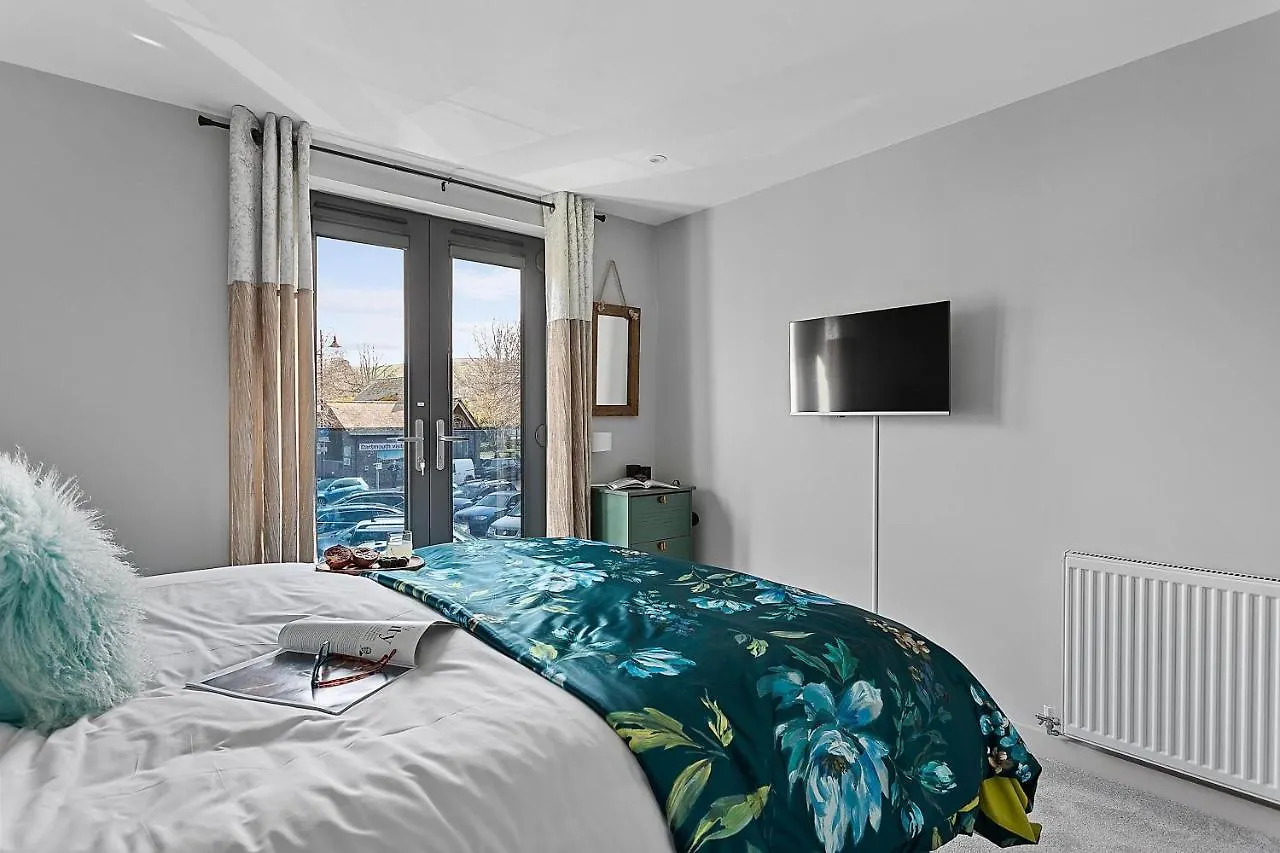 2 De Courcey House - Architect Designed Luxury With Parking, Central דארטמות'
