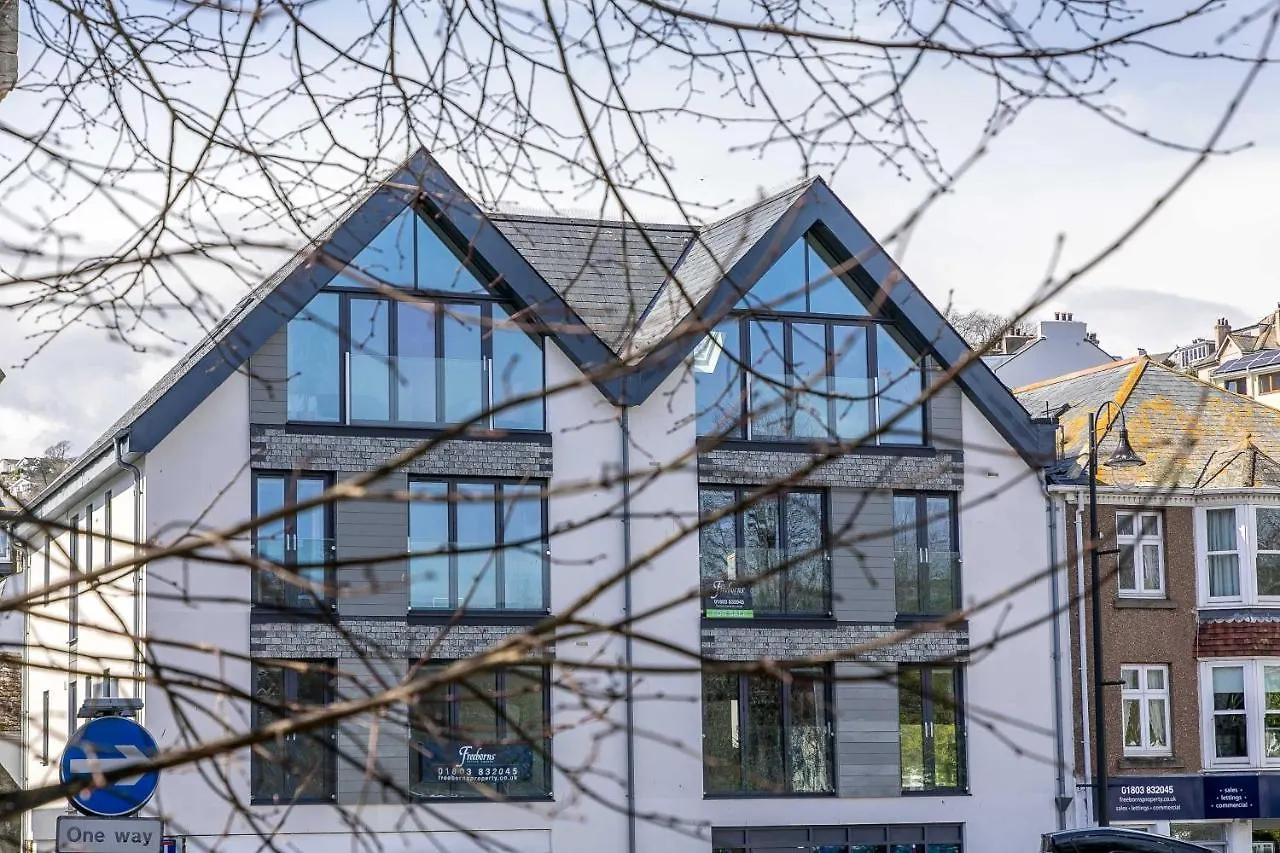 2 De Courcey House - Architect Designed Luxury With Parking, Central דארטמות'