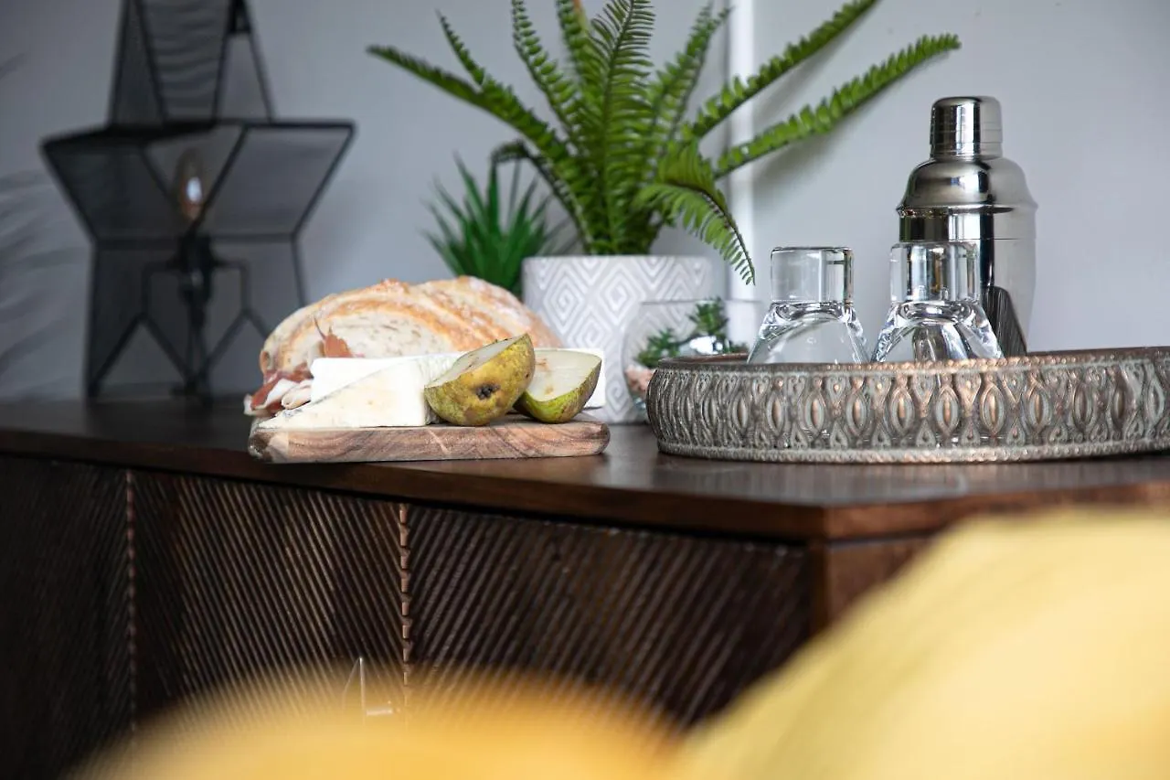 2 De Courcey House - Architect Designed Luxury With Parking, Central דארטמות'