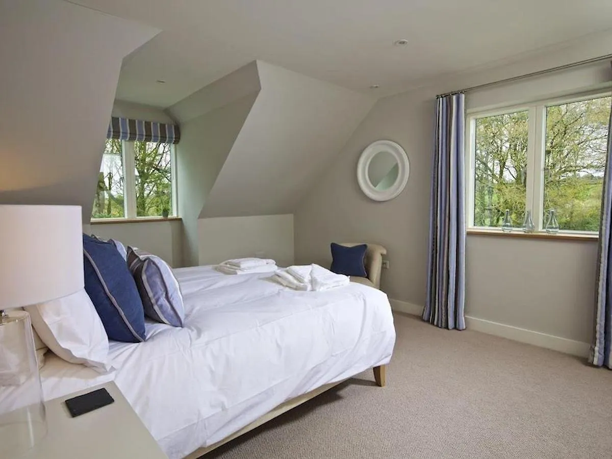 3 The Drive, Hillfield Village *
