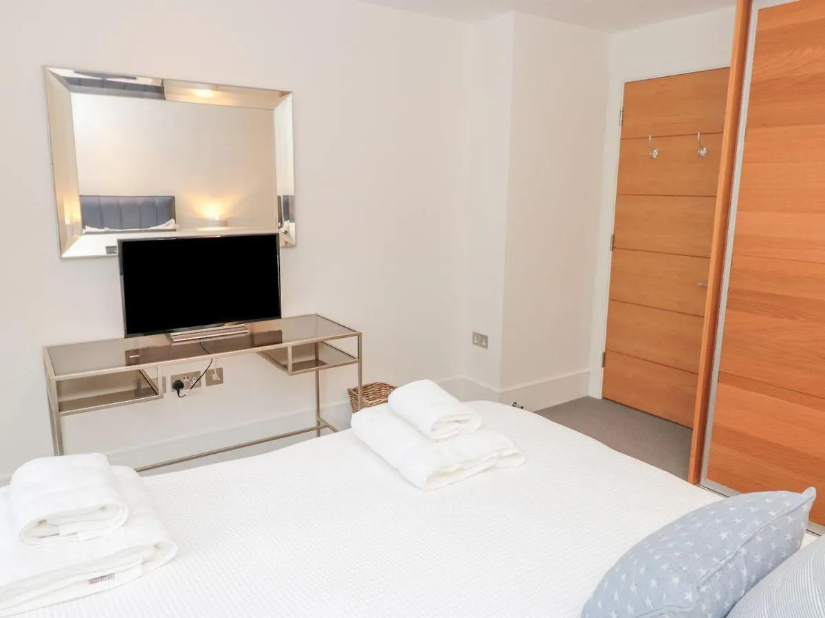 34 Dart Marina Apartment *