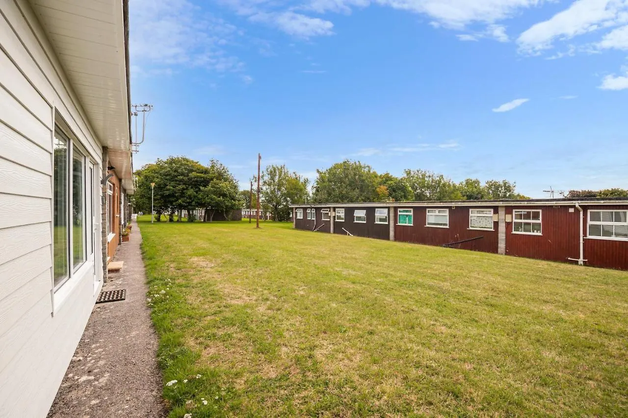 5 Norton Park * Dartmouth