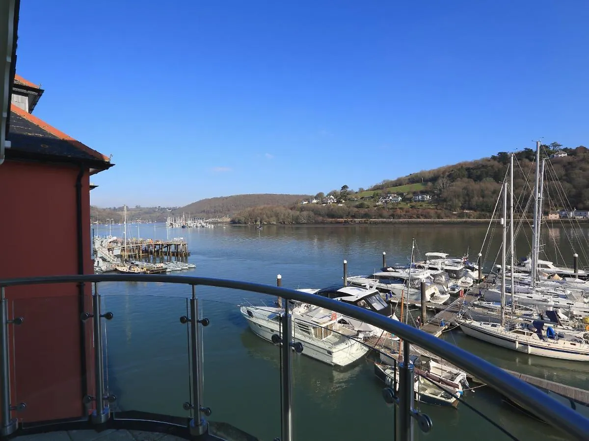 34 Dart Marina