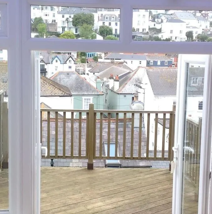 Peaceful, Location. Sleeps 6 Holiday home Dartmouth
