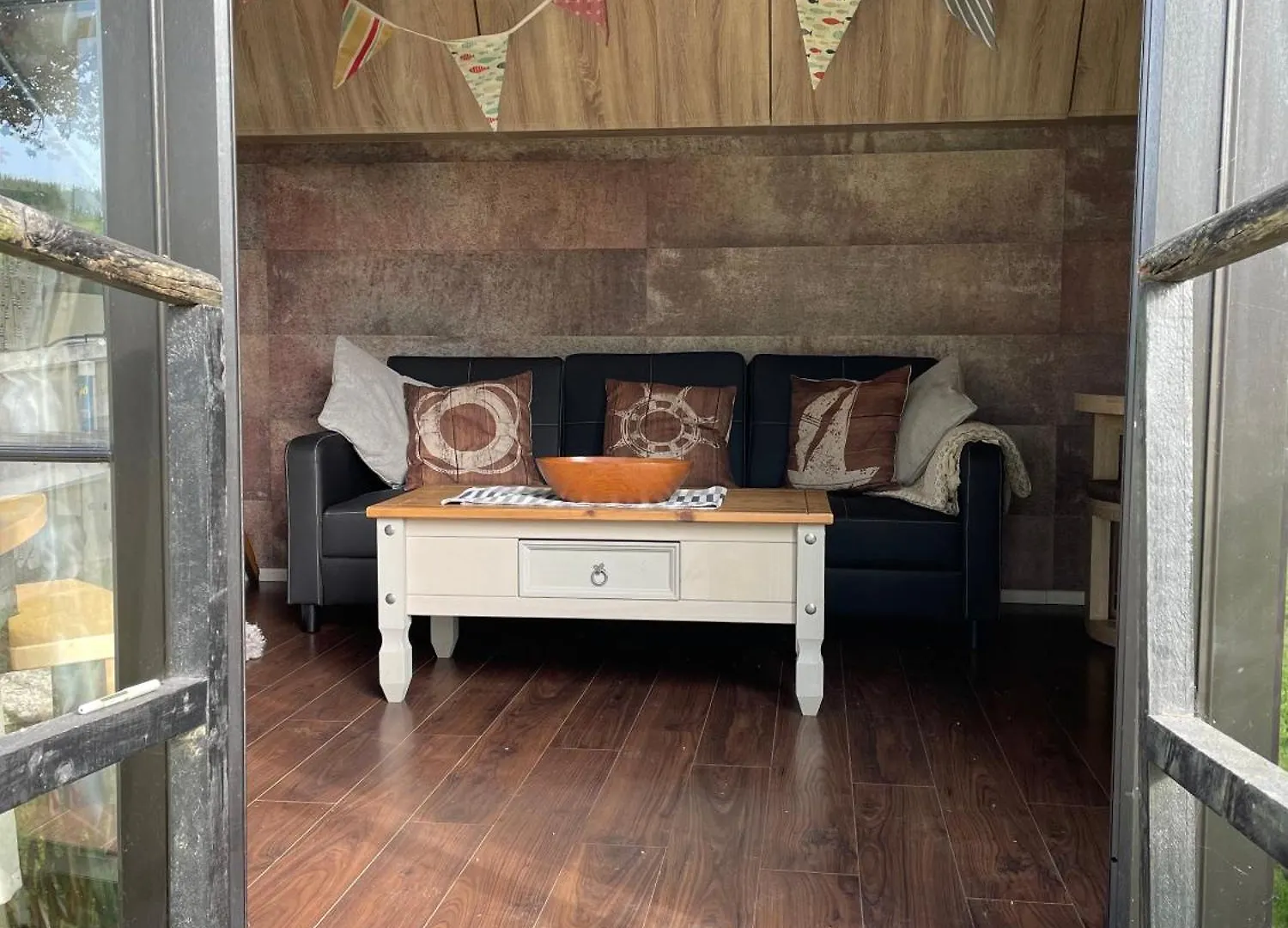 Oak Tree Lodge: Unique 2 Level Shepherd's Hut: Nyaraló Dartmouth