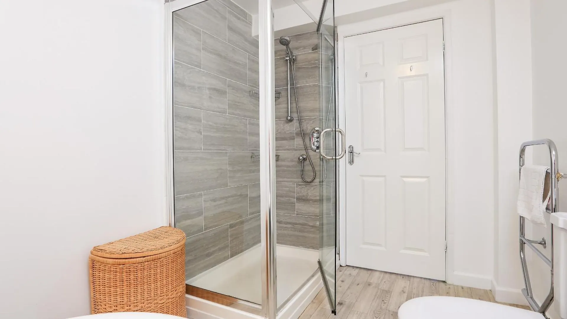 2 Lee Court * Dartmouth