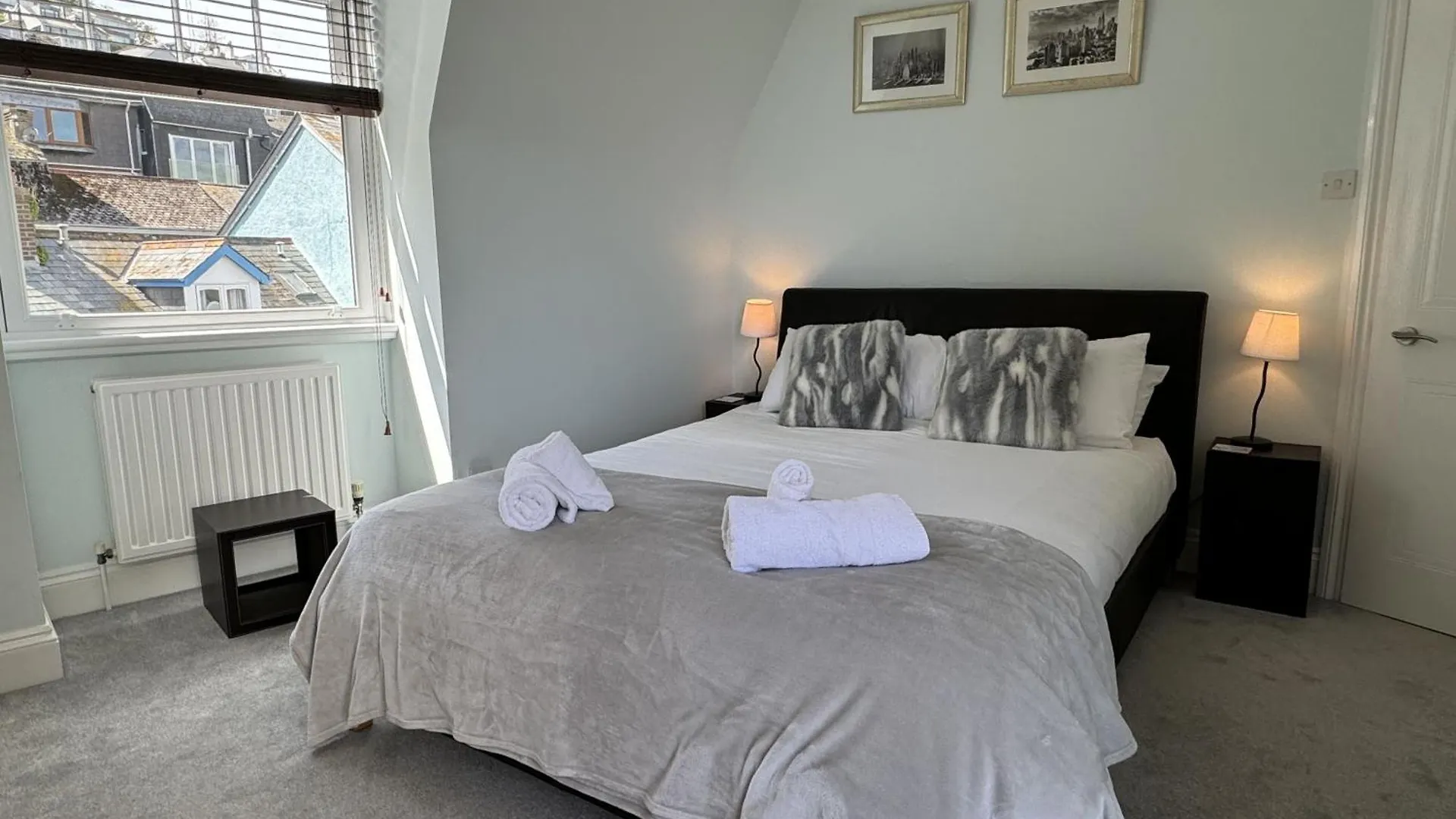 Seascape - Waterfront Apartment, Glorious Views And Parking *
