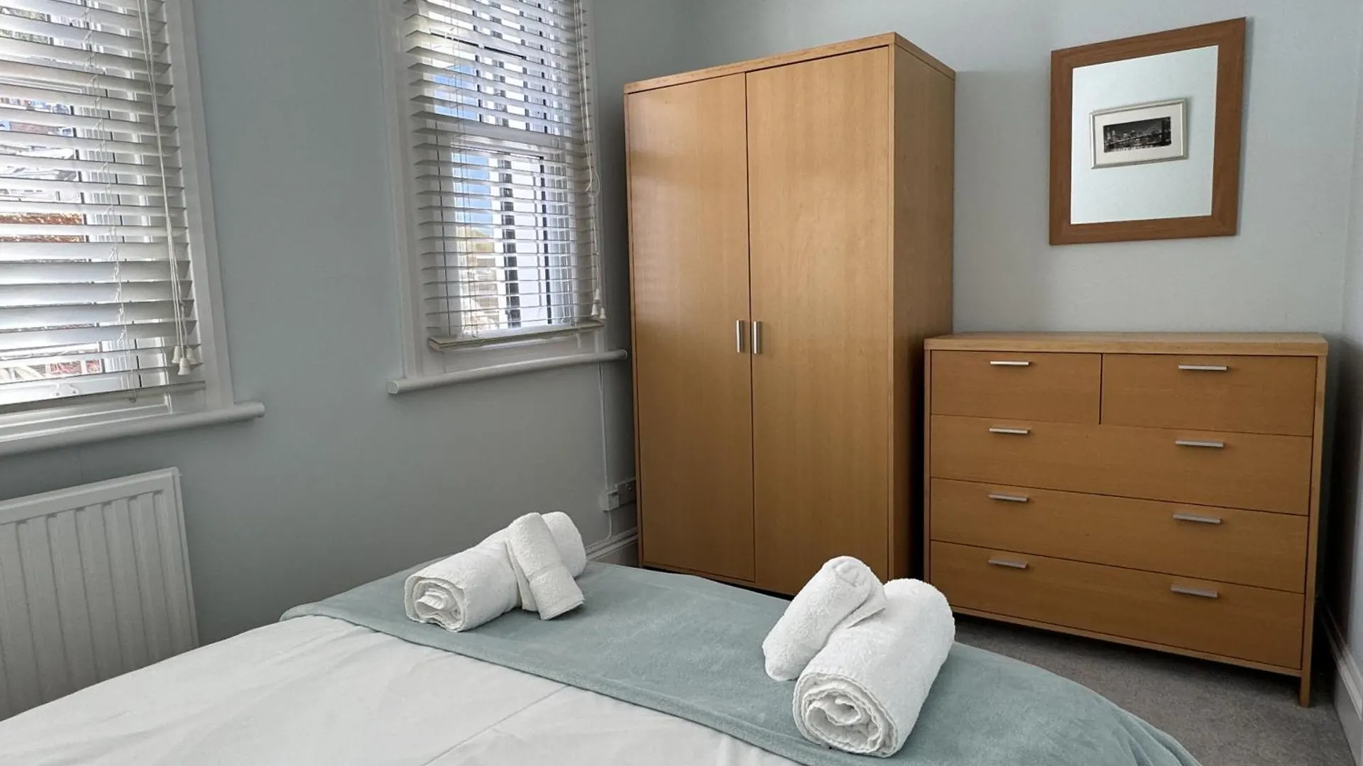 Holiday home Seascape - Waterfront Apartment, Glorious Views And Parking *