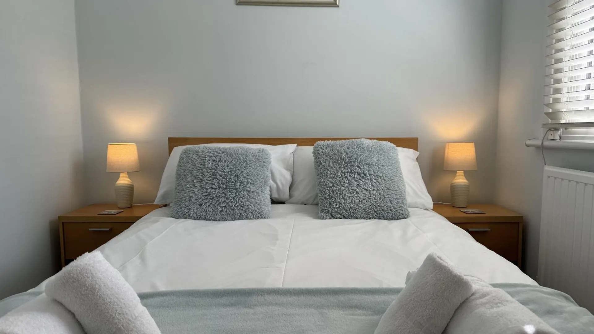 Seascape - Waterfront Apartment, Glorious Views And Parking Holiday home