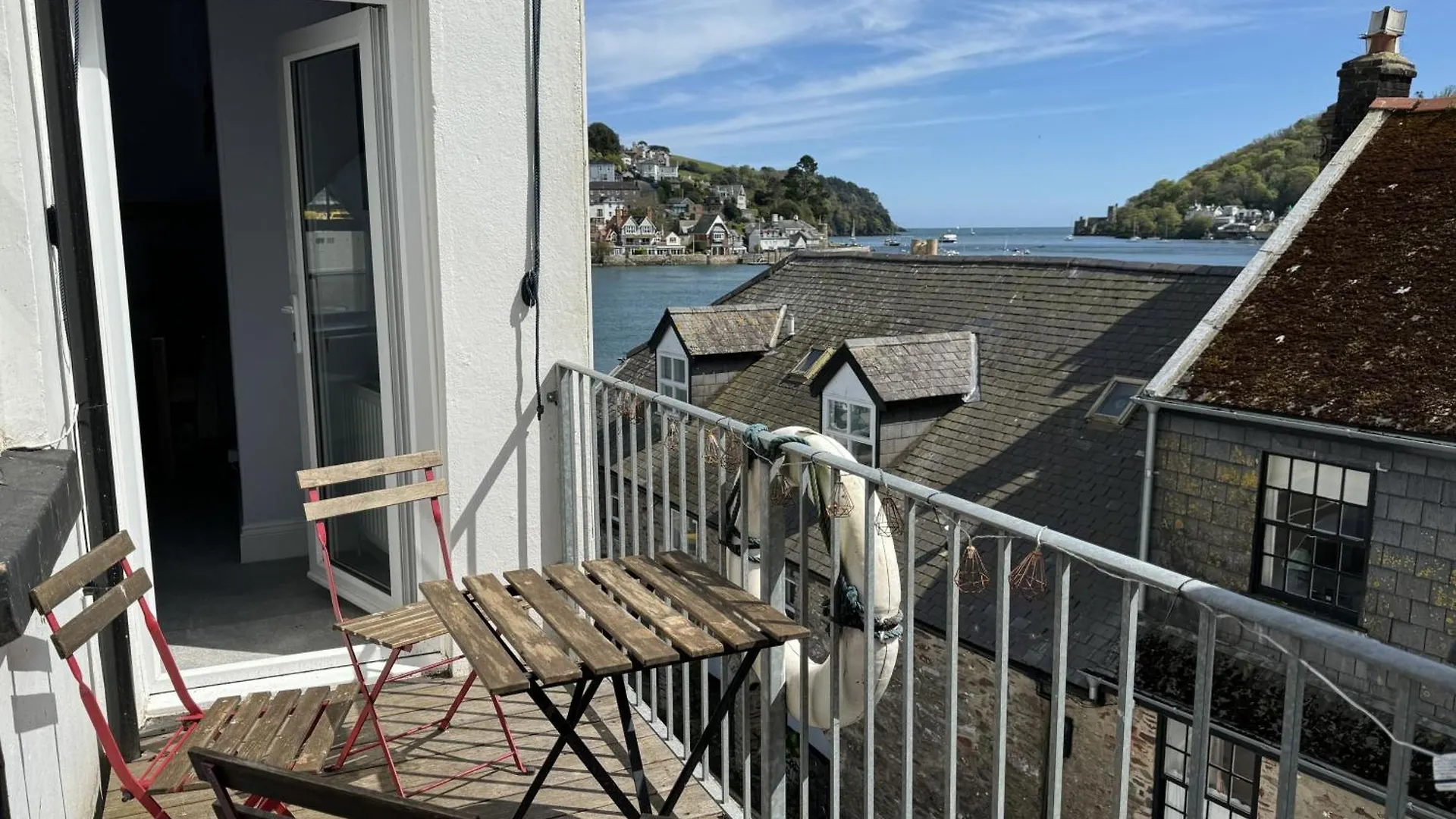 Seascape - Waterfront Apartment, Glorious Views And Parking Holiday home