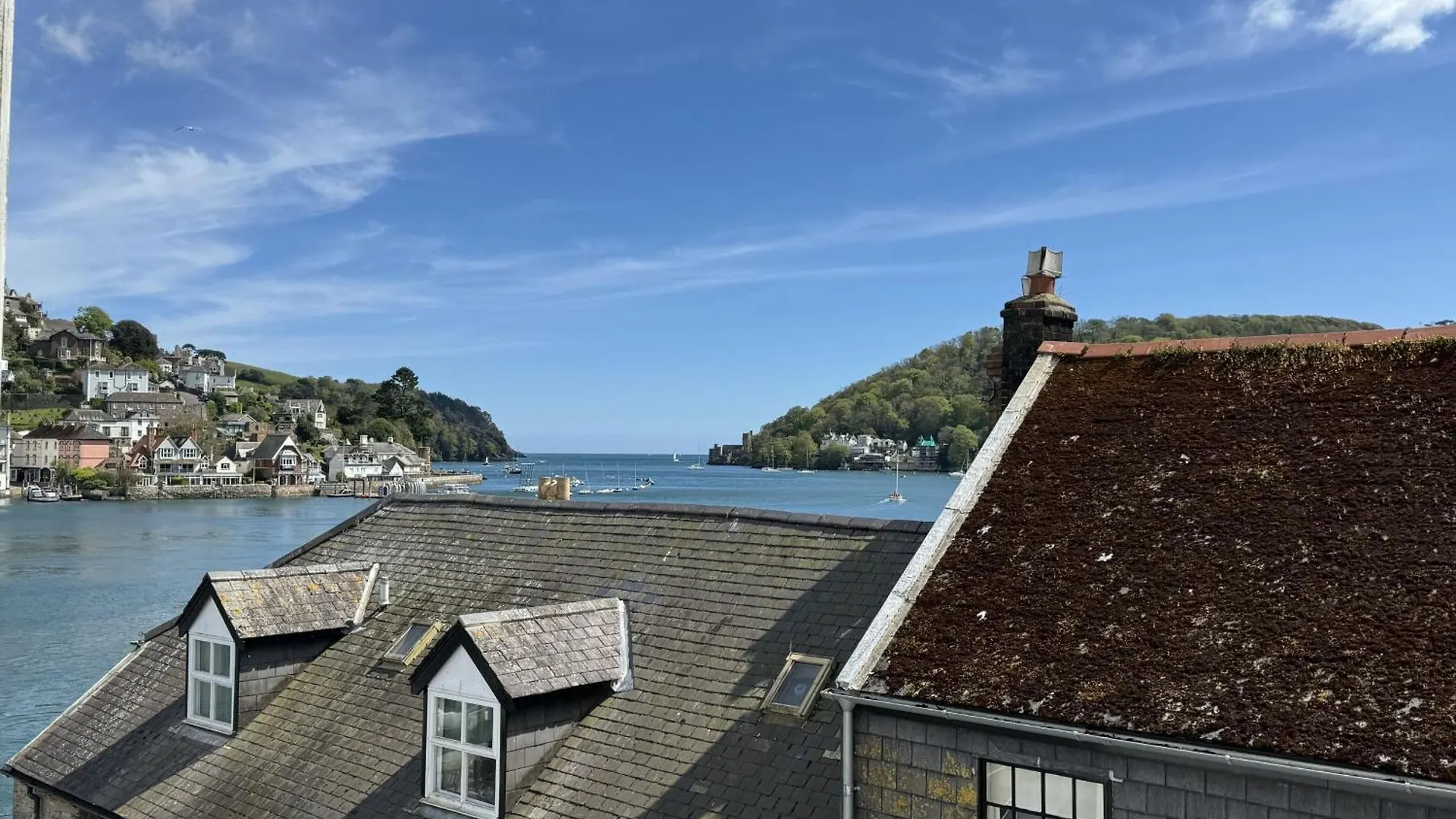 Seascape - Waterfront Apartment, Glorious Views And Parking Dartmouth