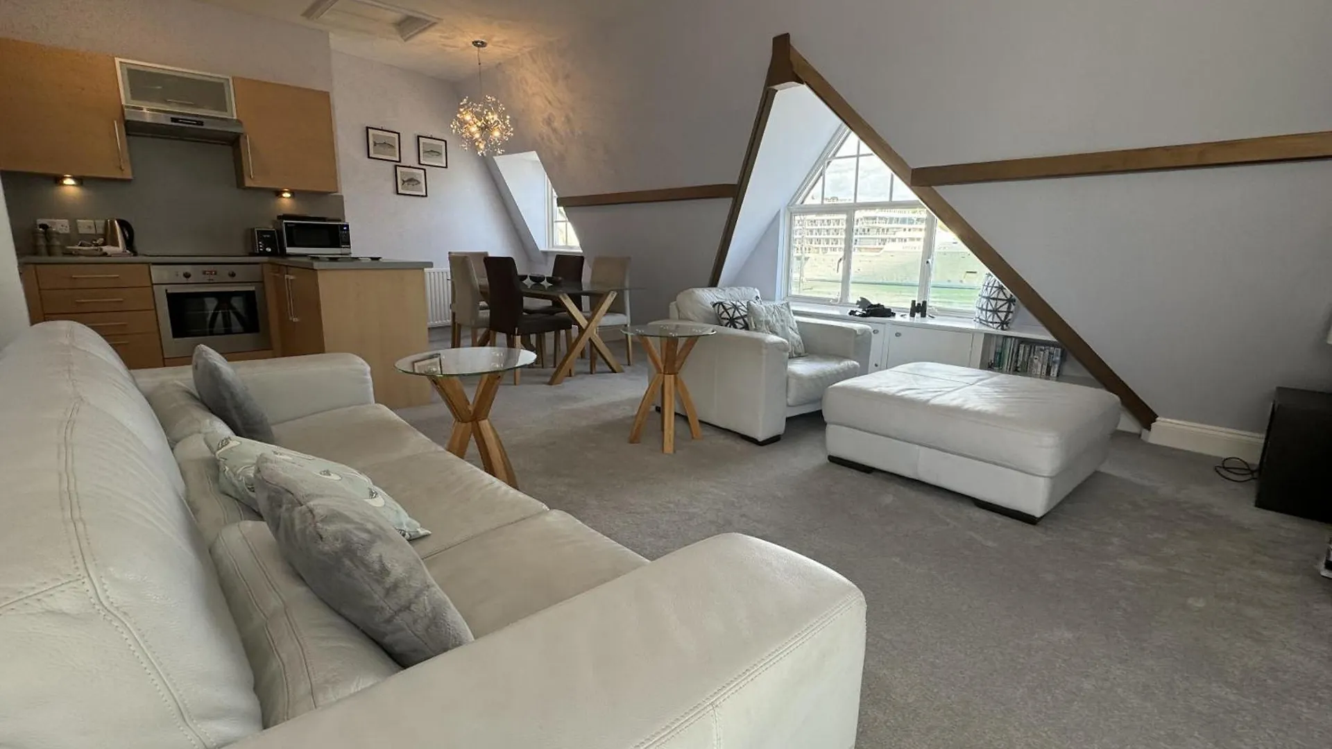 Holiday home Seascape - Waterfront Apartment, Glorious Views And Parking