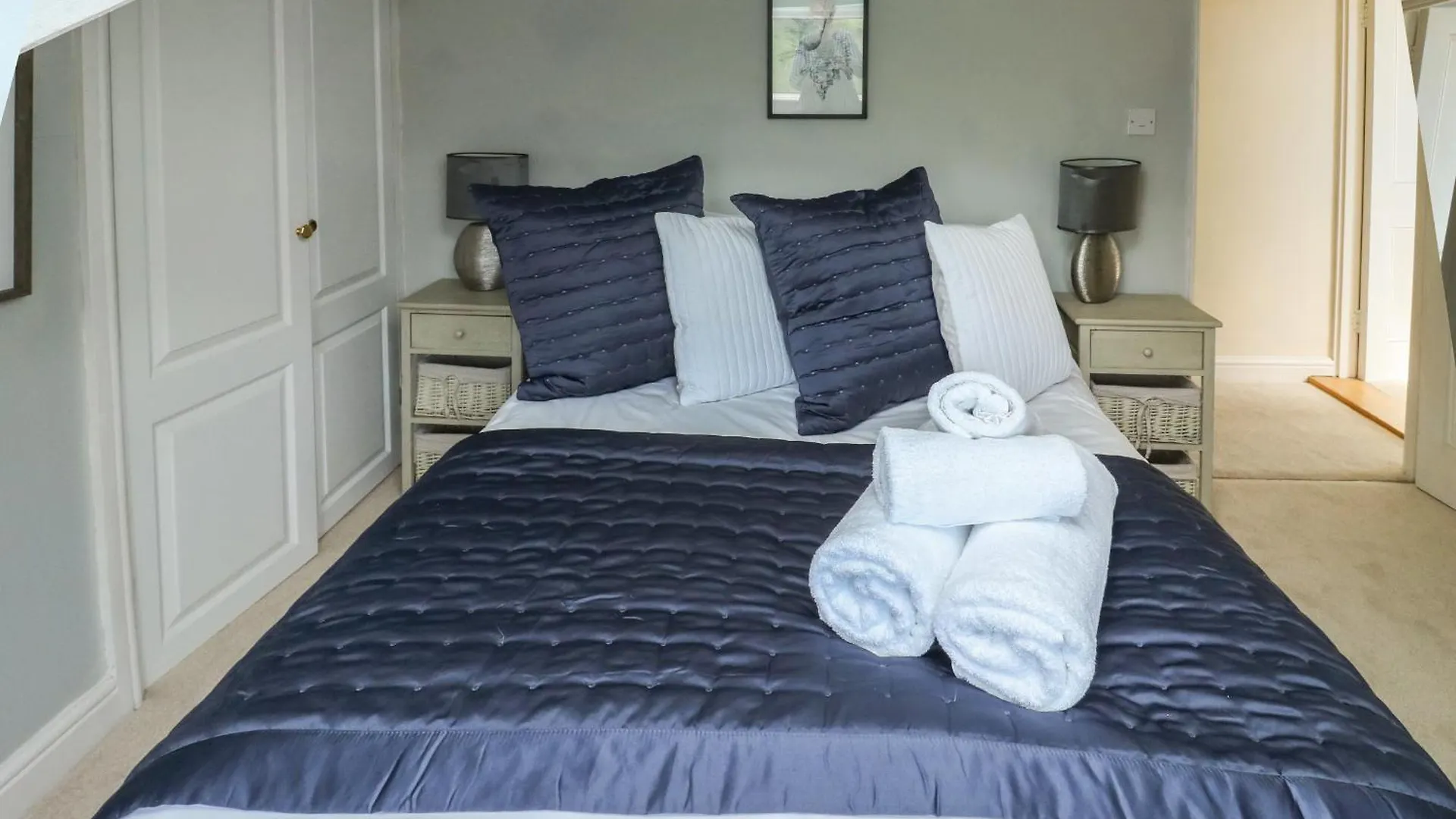 High Mount Apartment *