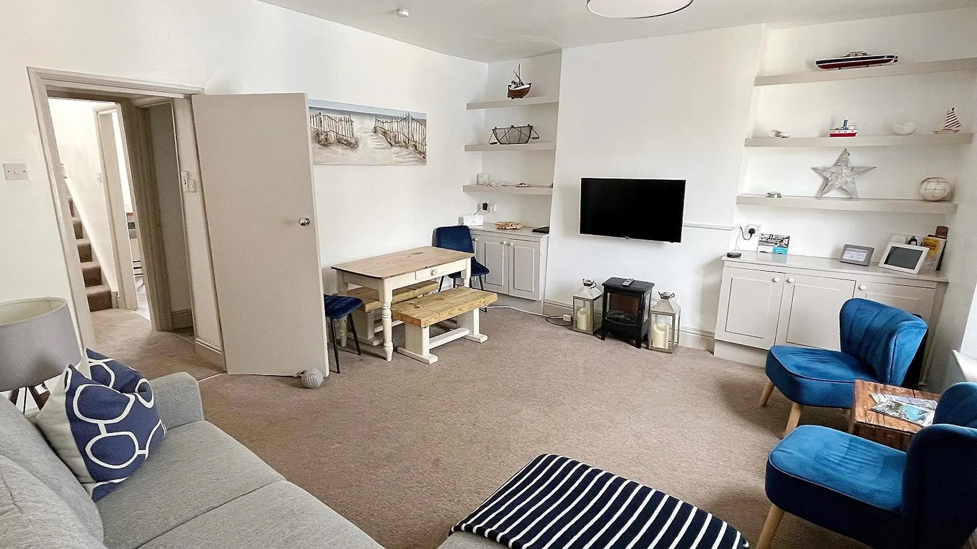 Nancie's Place - Town Center With Private Parking - A Traditional Georgian Private Duplex - Beautifully Refurbished - Two Bedrooms, Bathroom, Kitchen And Lounge Diner * Ντάρτμουθ