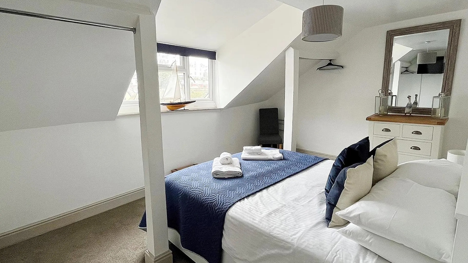 Nancie's Place - Town Center With Private Parking - A Traditional Georgian Private Duplex - Beautifully Refurbished - Two Bedrooms, Bathroom, Kitchen And Lounge Diner *