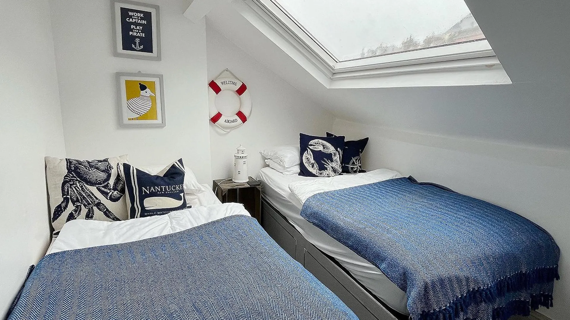 Nancie's Place - Town Center With Private Parking - A Traditional Georgian Private Duplex - Beautifully Refurbished - Two Bedrooms, Bathroom, Kitchen And Lounge Diner