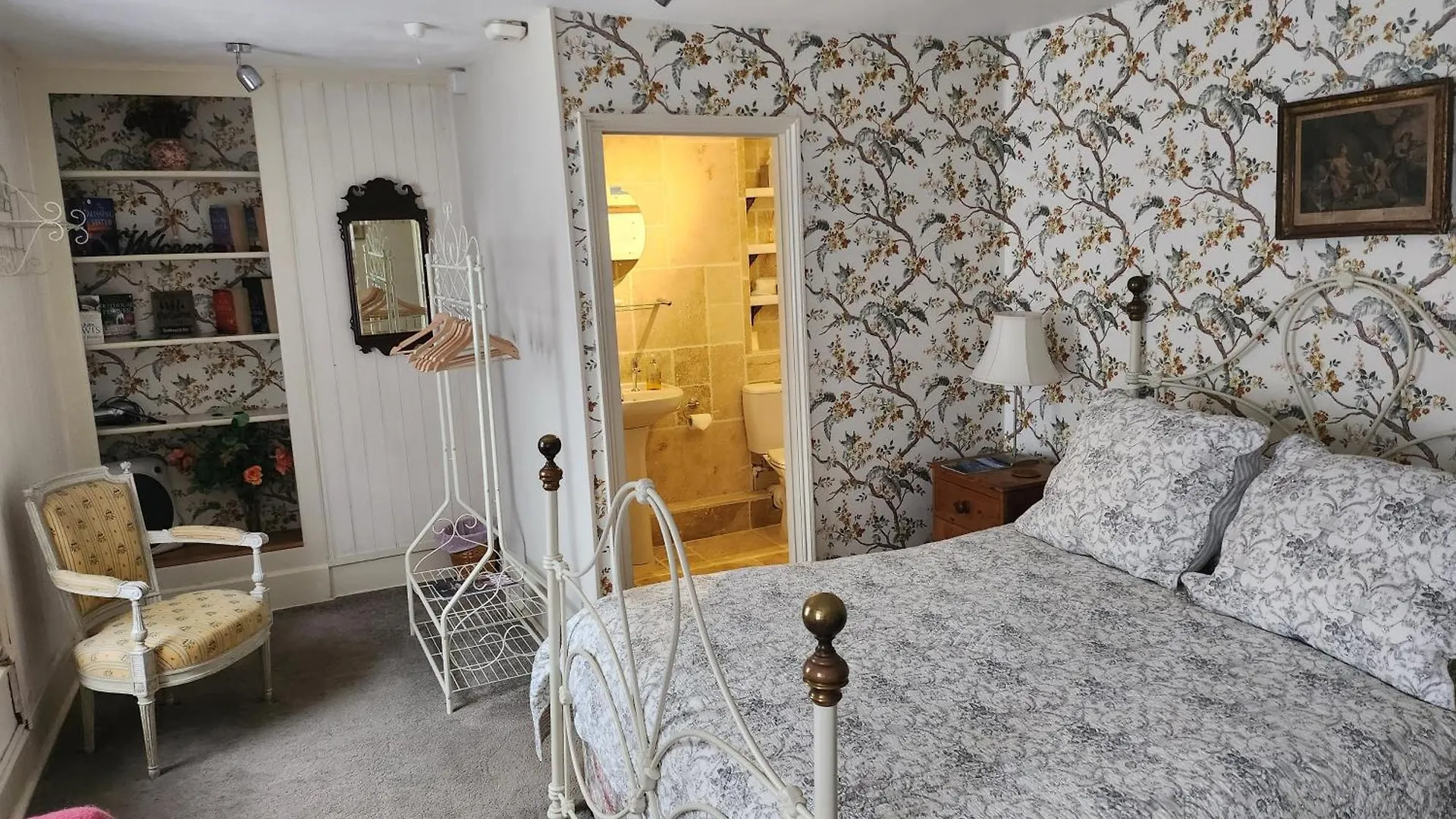 Anzac Street B+bistro Bed & Breakfast 4*