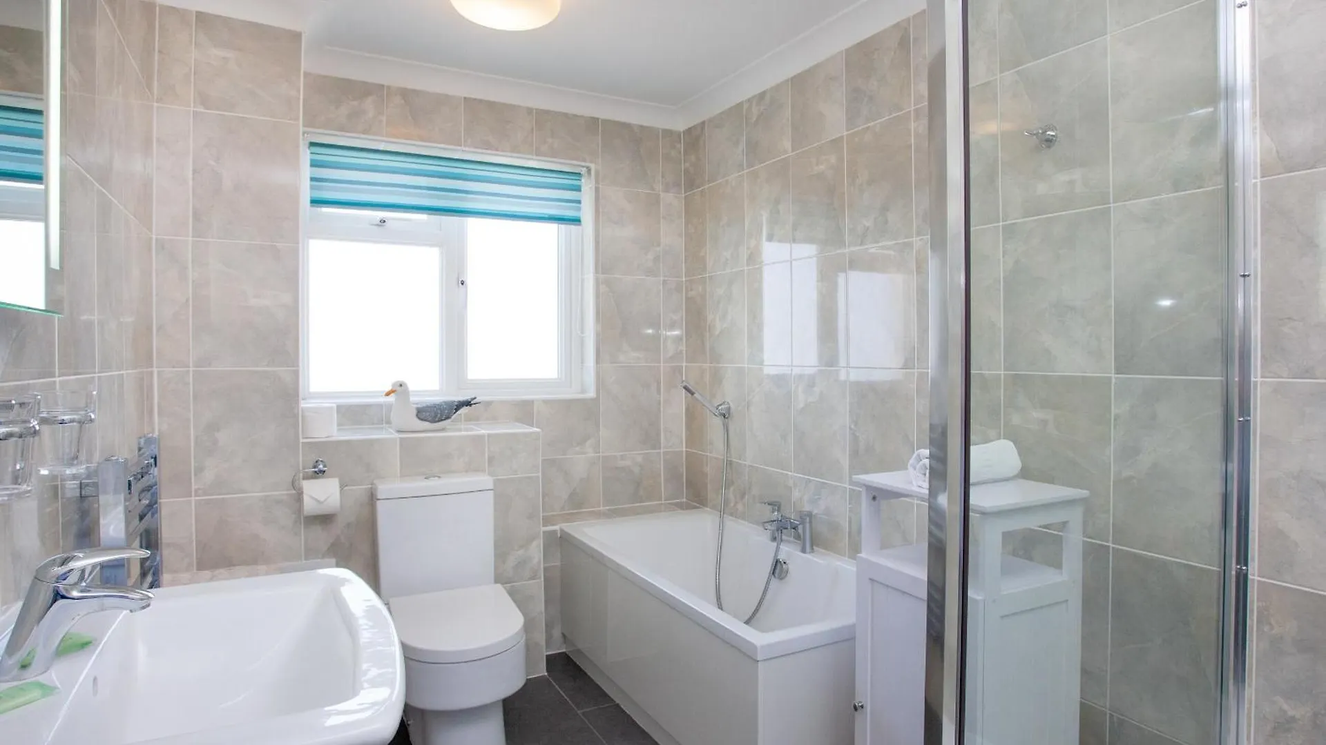 Mayflower Court 10 *