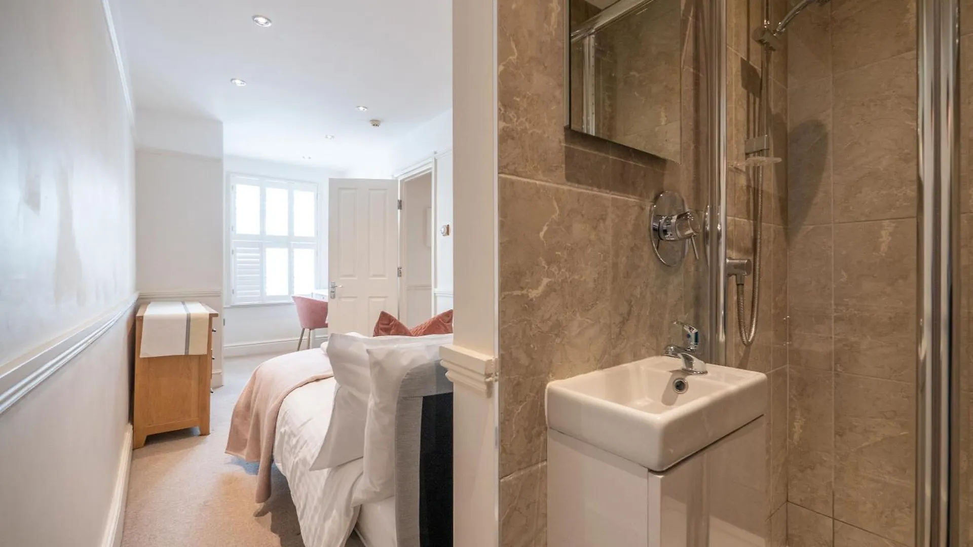25 Steps - Stylish 2-bed Gem In