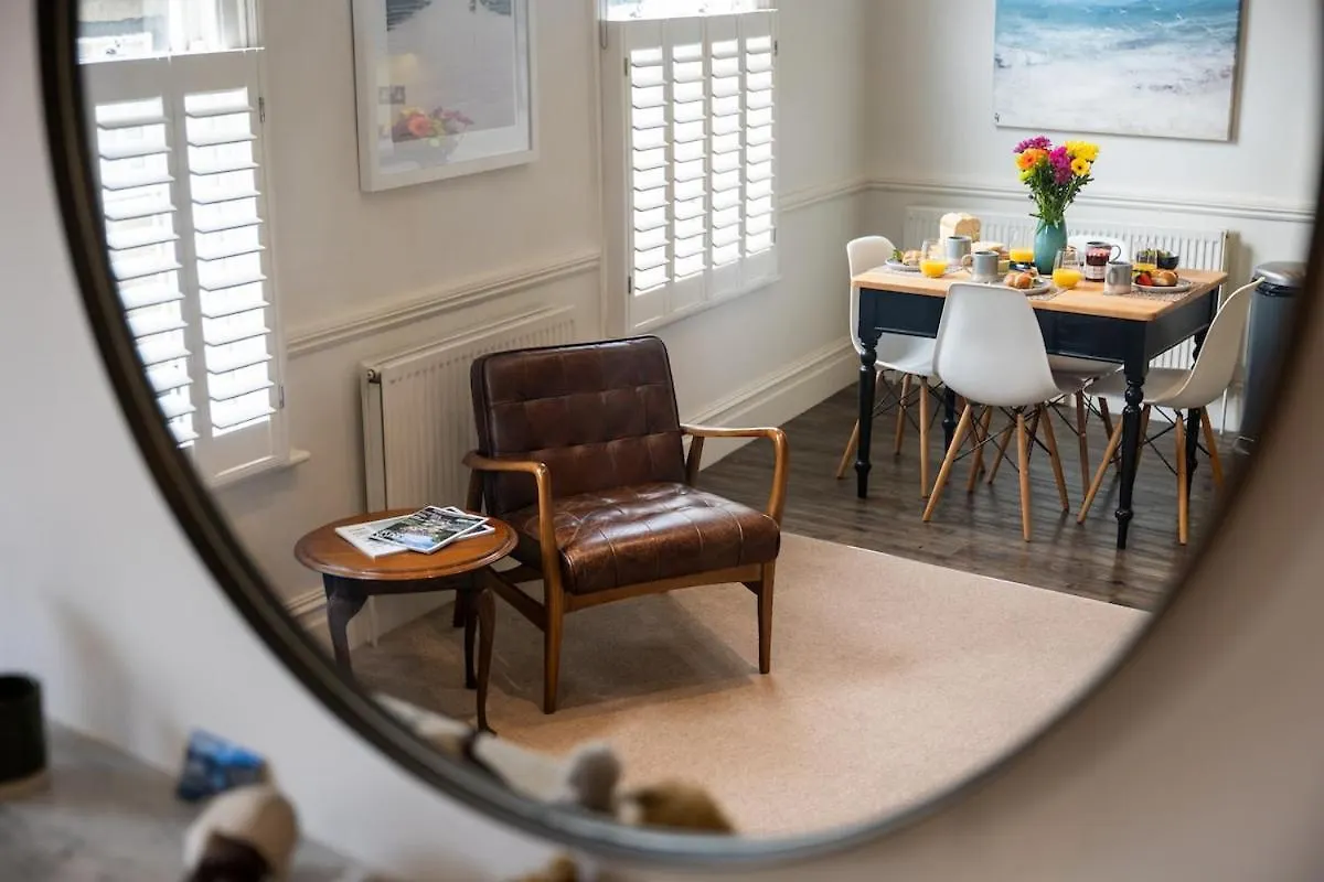 25 Steps - Stylish 2-bed Gem In * Dartmouth