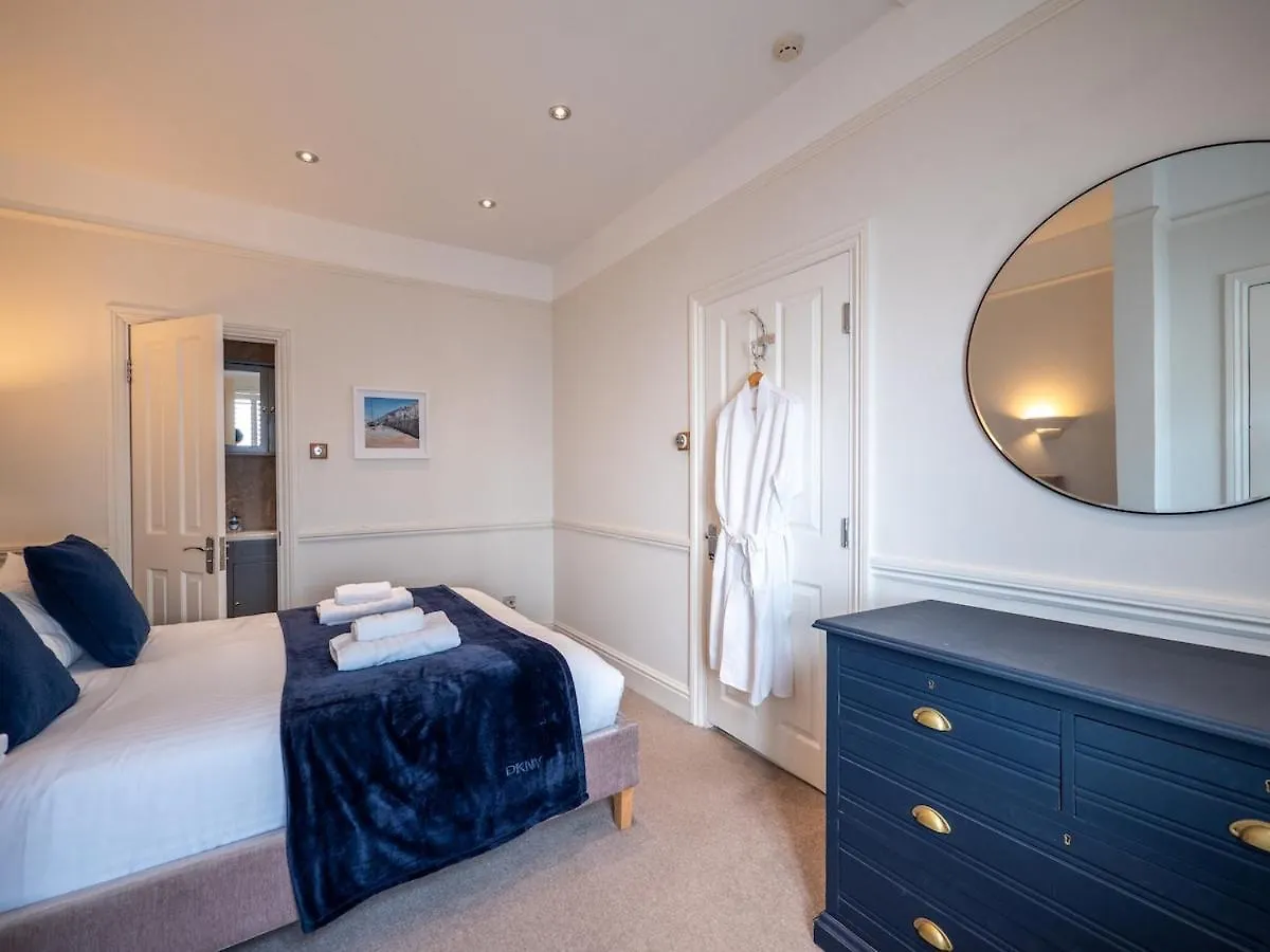 25 Steps - Stylish 2-bed Gem In *