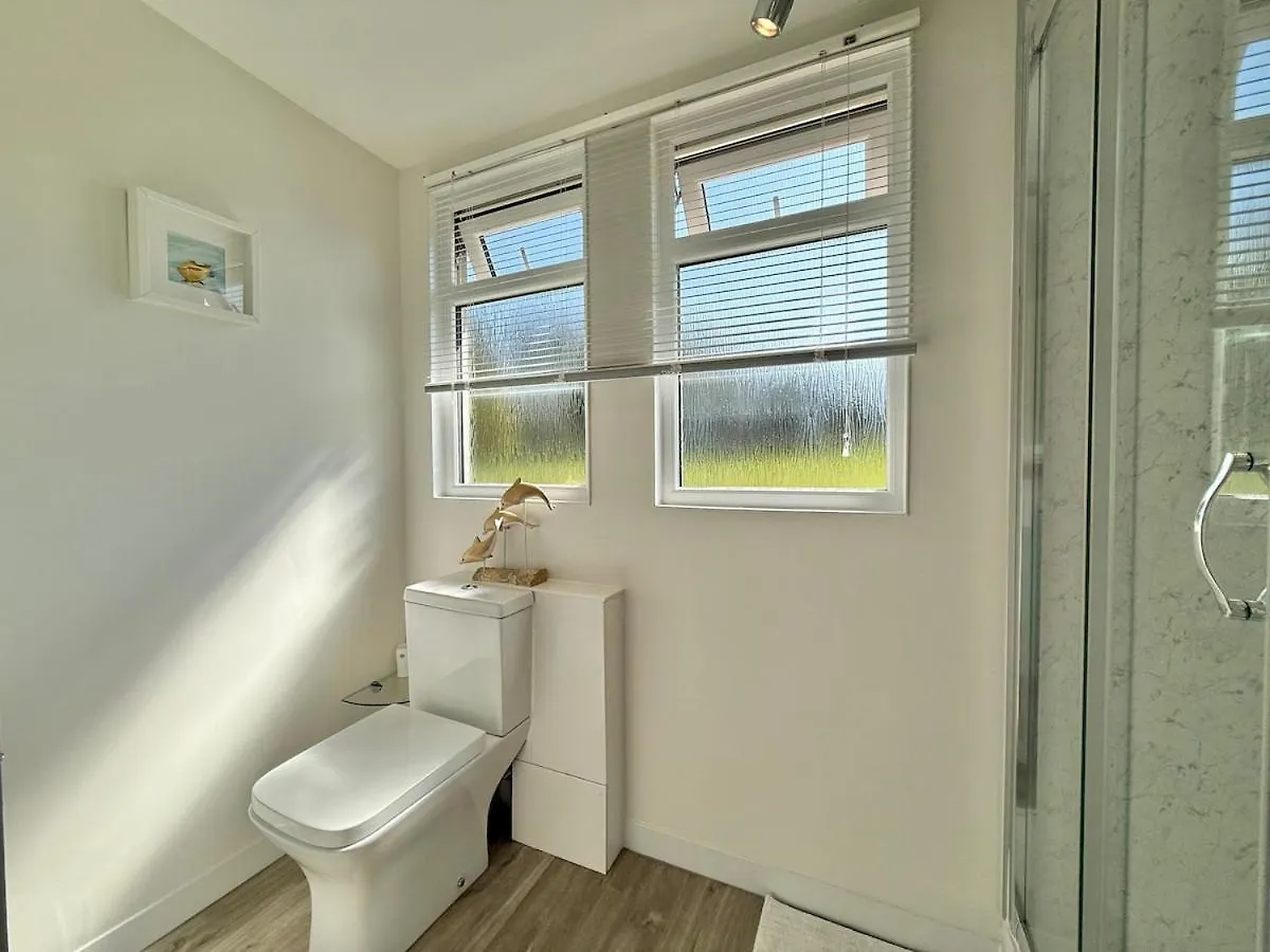 The Look Out, A 2 Bedroom With Allocated Parking دارتموث