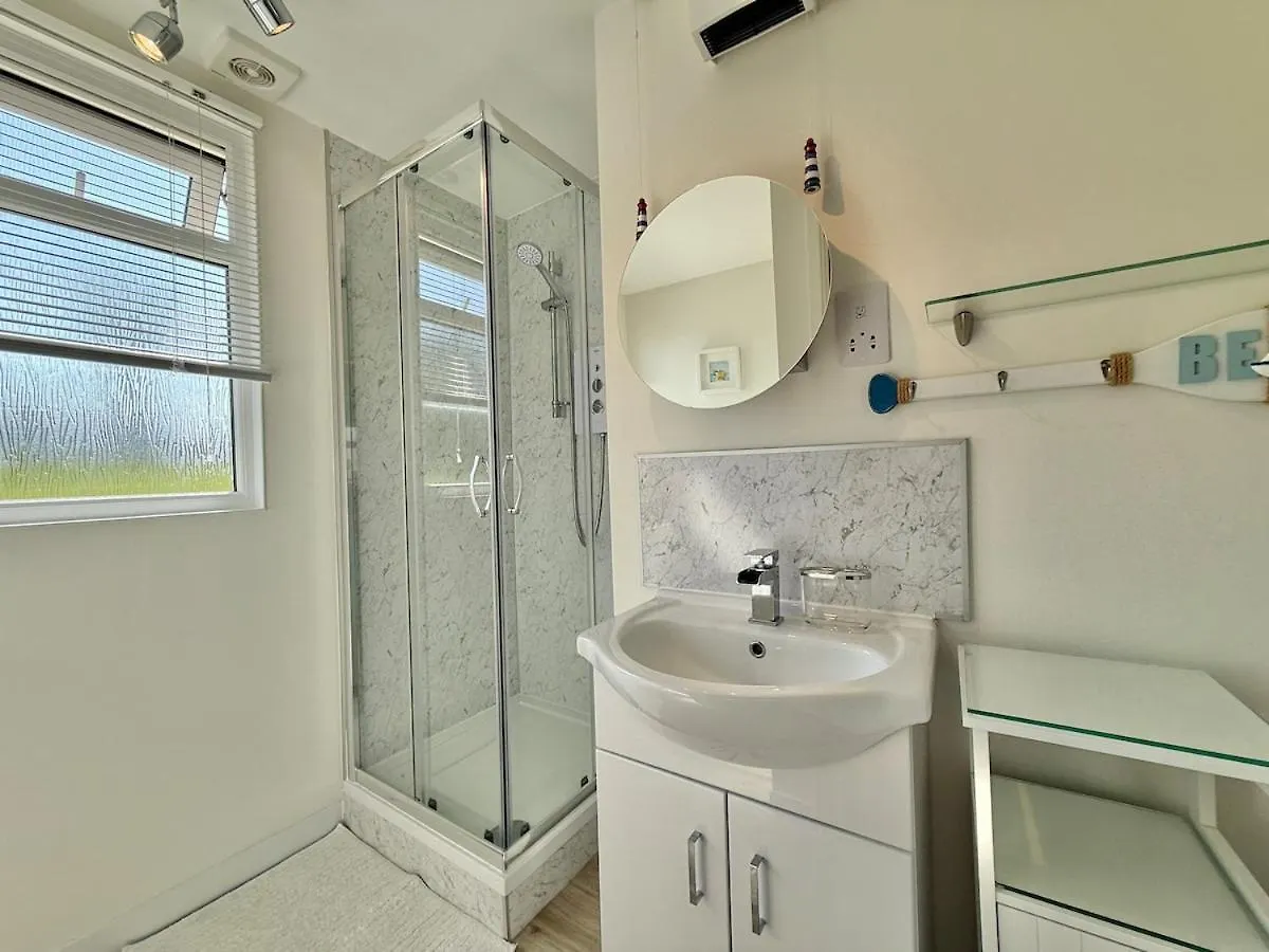 The Look Out, A 2 Bedroom With Allocated Parking دارتموث