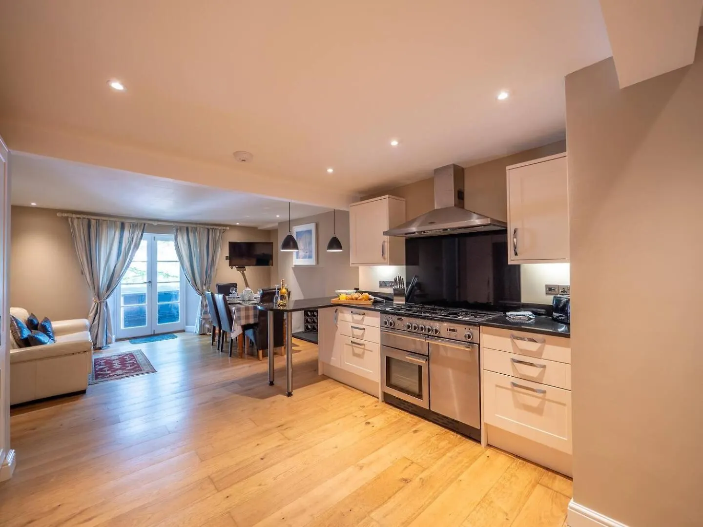 Townhouse With Garden, Parking & River Dart Views * Dartmouth