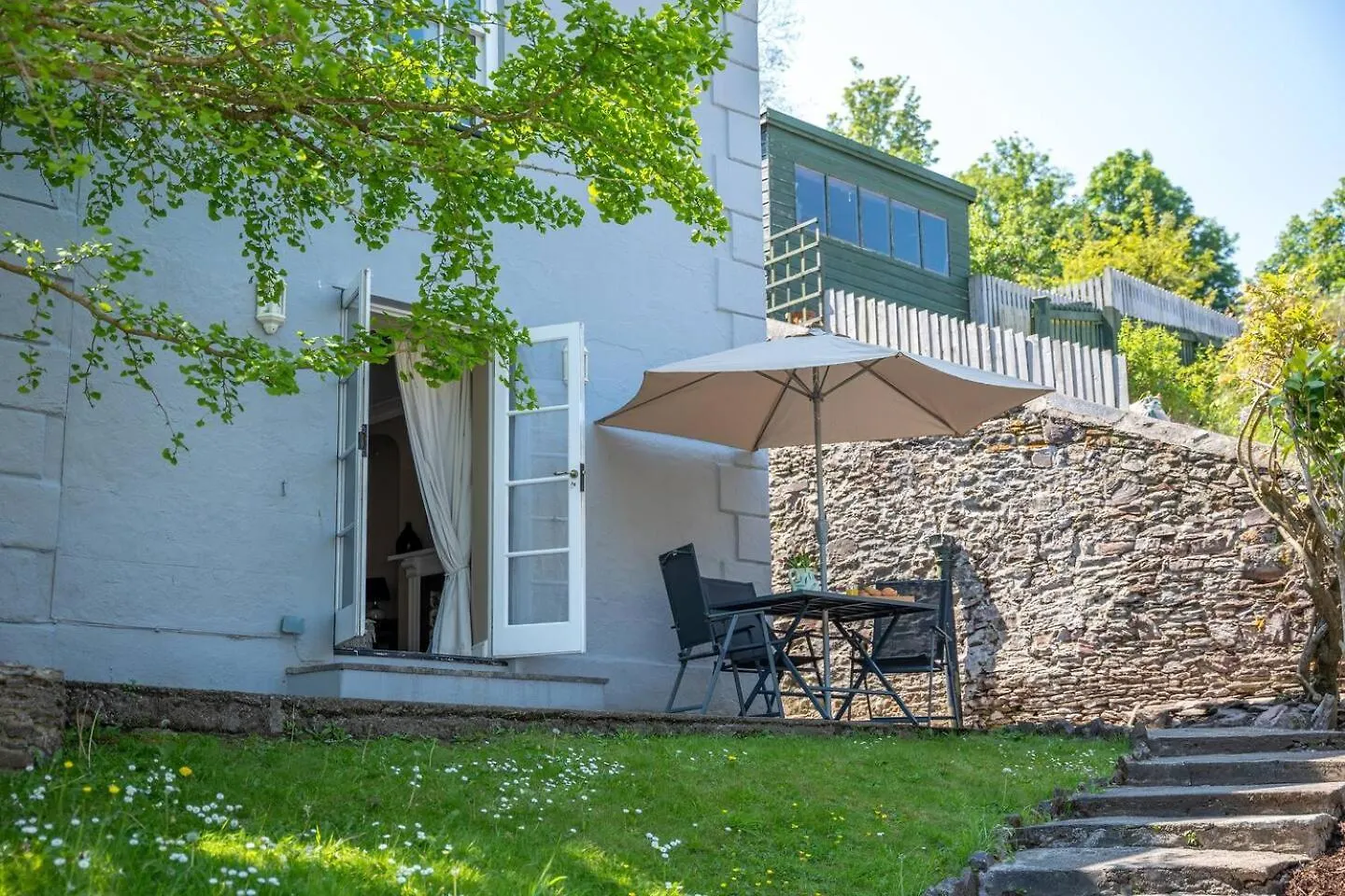 Townhouse With Garden, Parking & River Dart Views Dartmouth