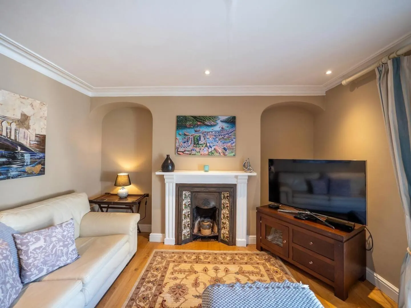 Holiday home Townhouse With Garden, Parking & River Dart Views