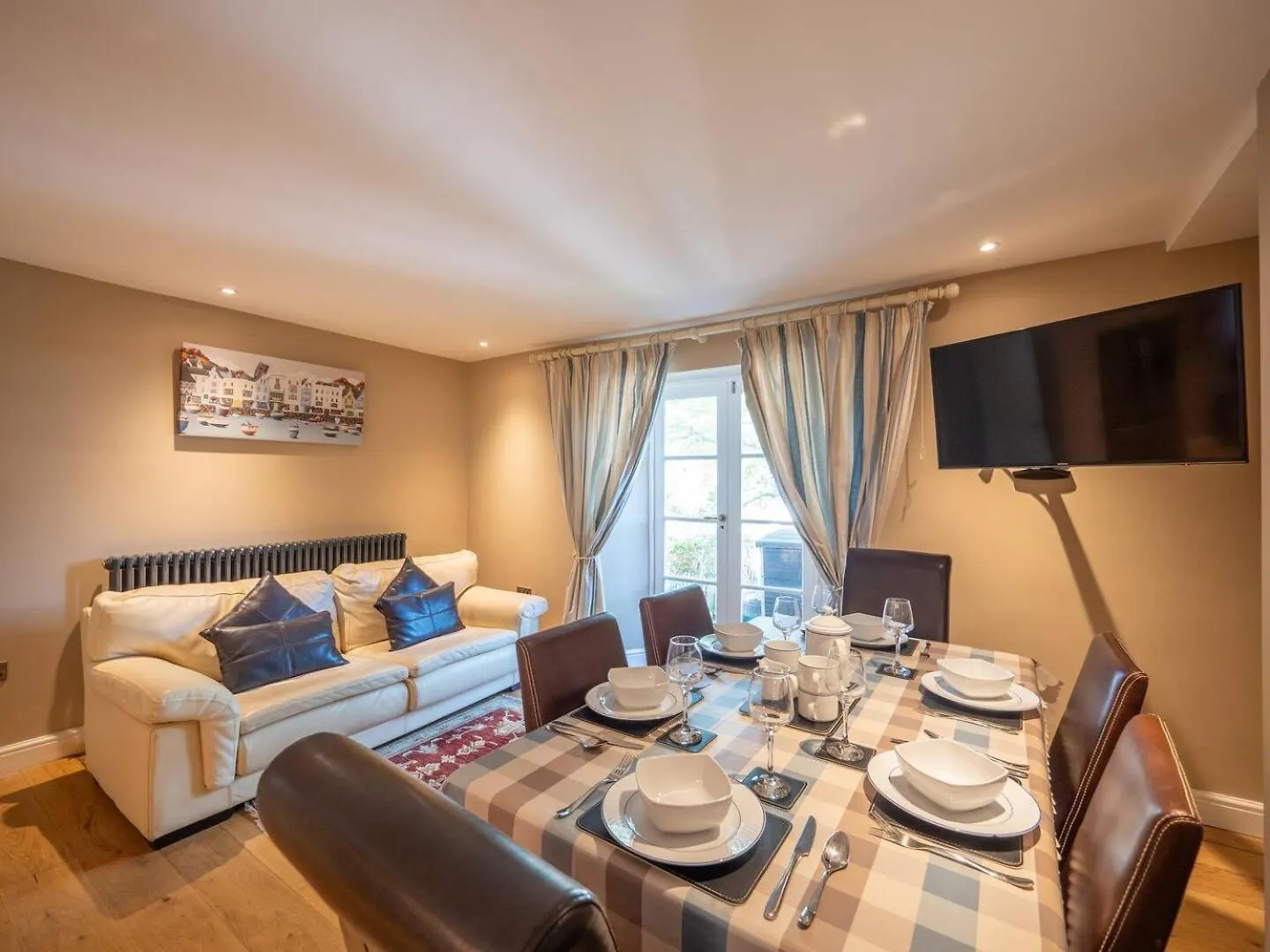 Townhouse With Garden, Parking & River Dart Views Holiday home *