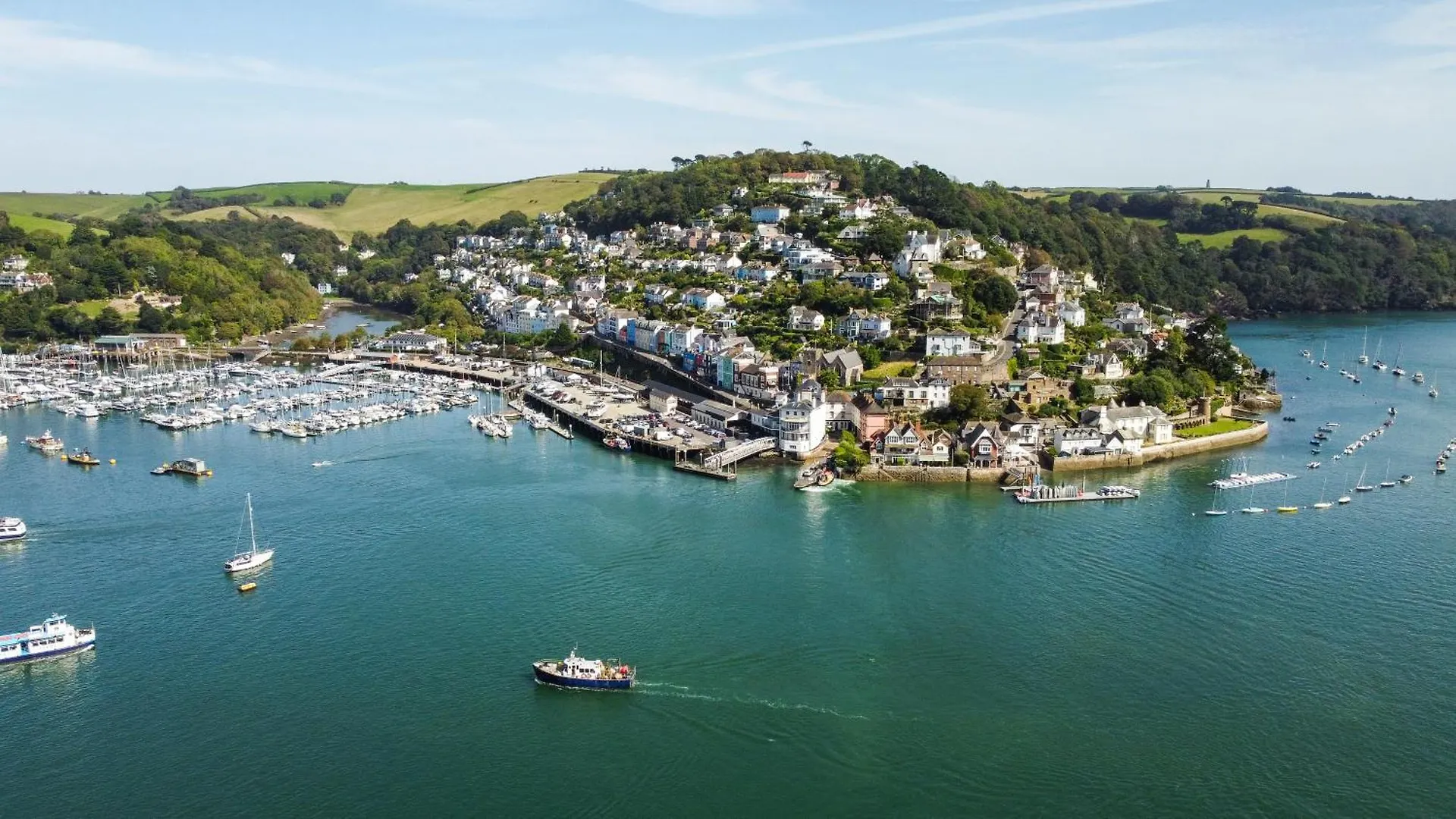 Townhouse With Garden, Parking & River Dart Views Holiday home *
