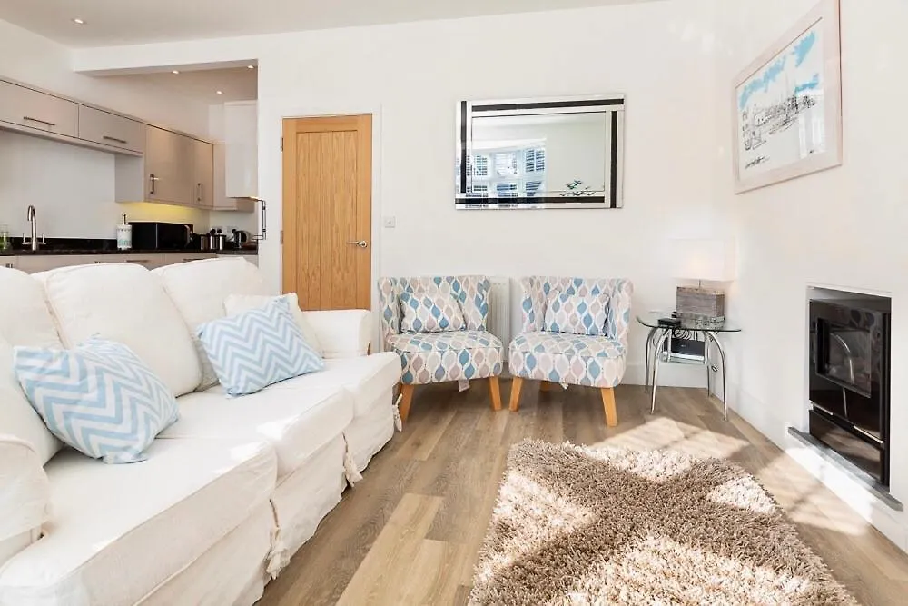 Charming With Garden & Parking Διαμέρισμα