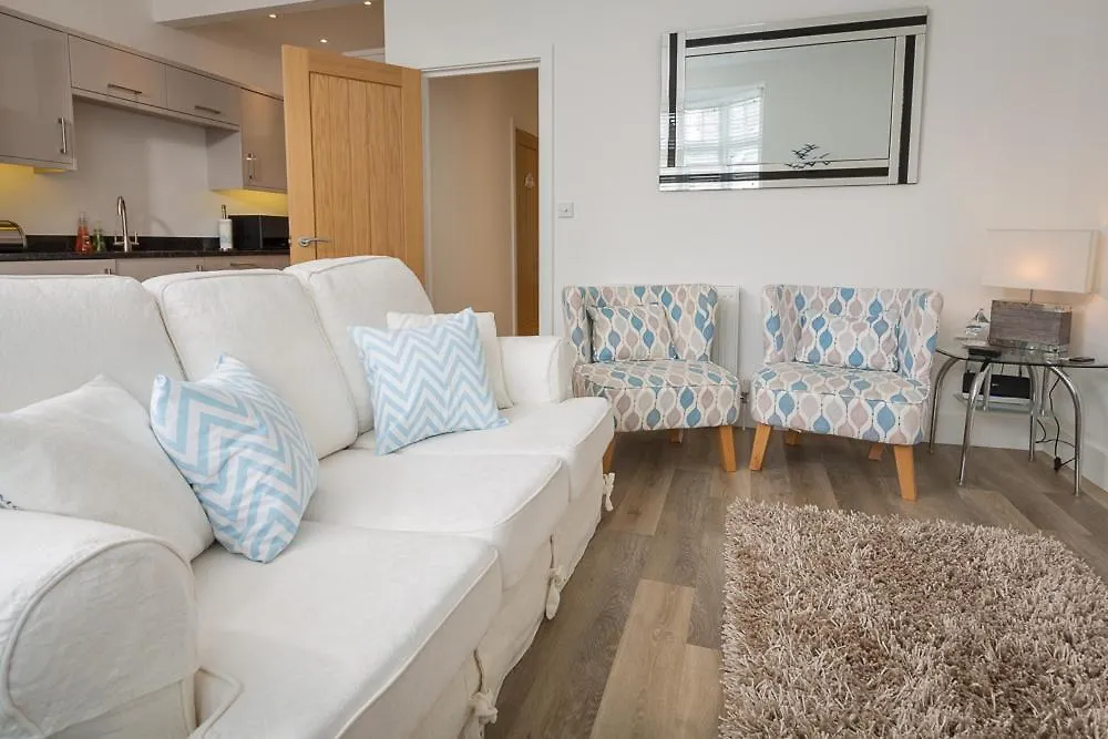 Διαμέρισμα Charming With Garden & Parking *