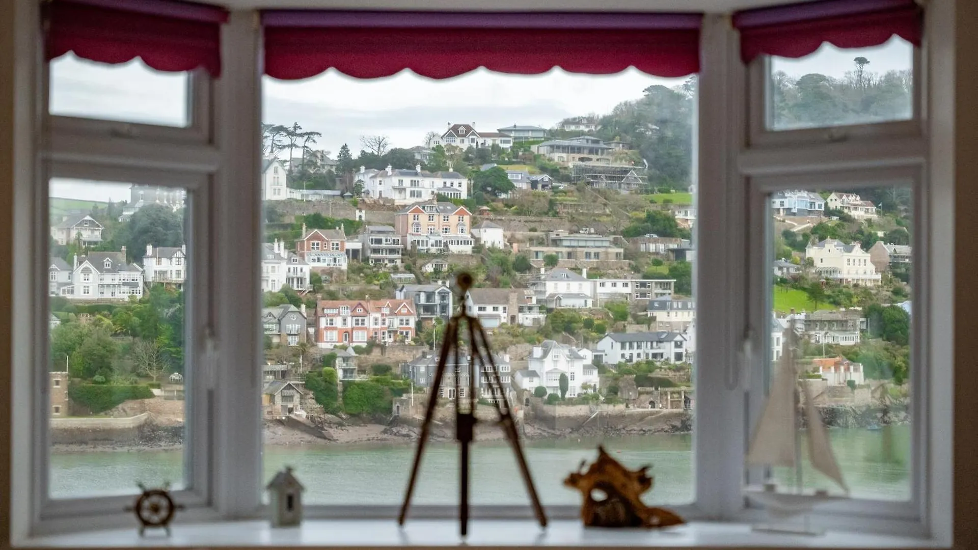Riverside With Stunning River Dart View Apartment
