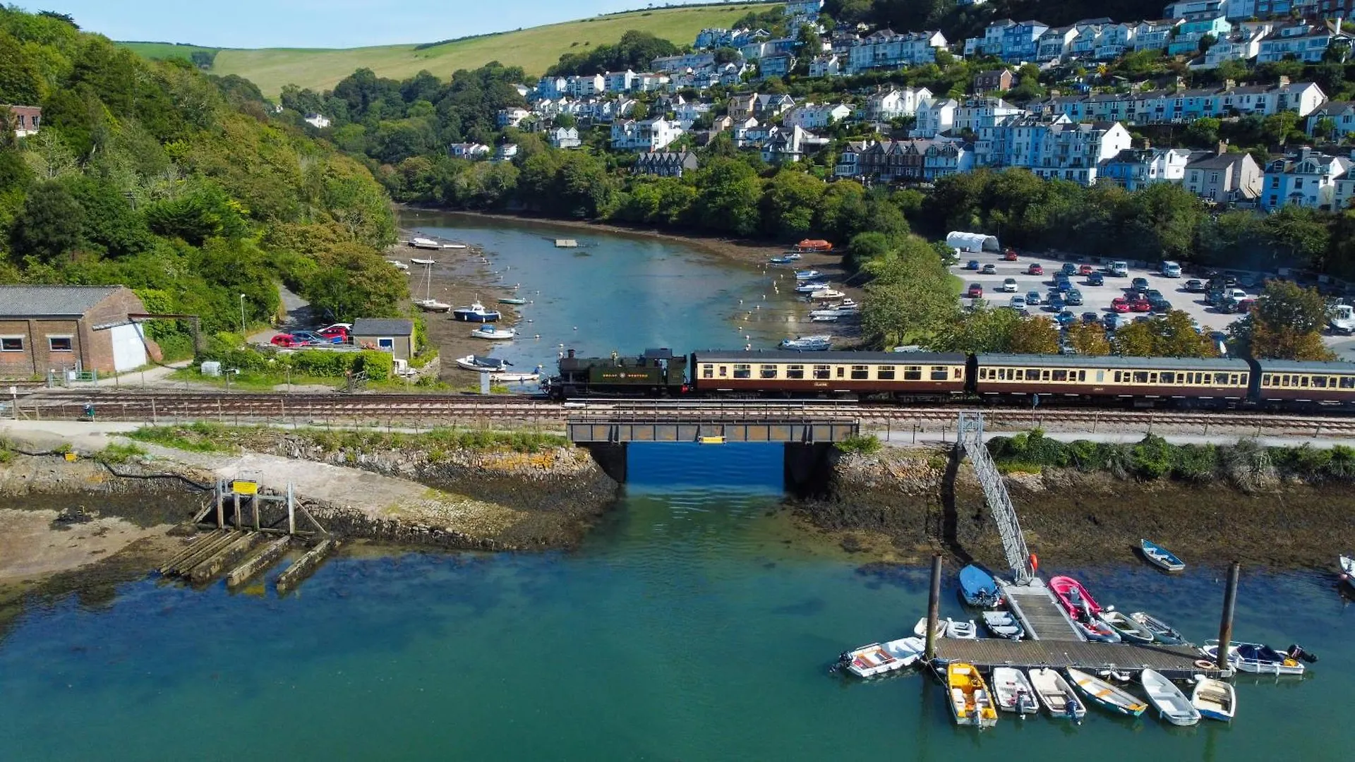 Riverside With Stunning River Dart View Dartmouth