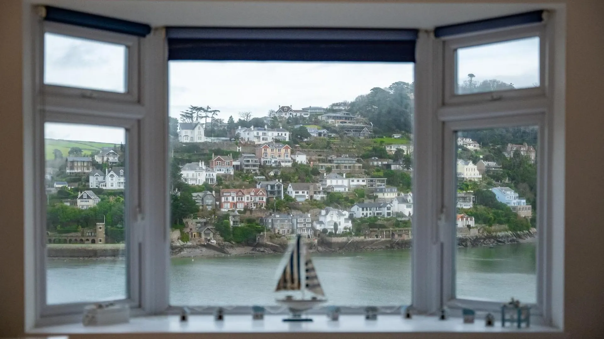 Riverside With Stunning River Dart View Apartment *