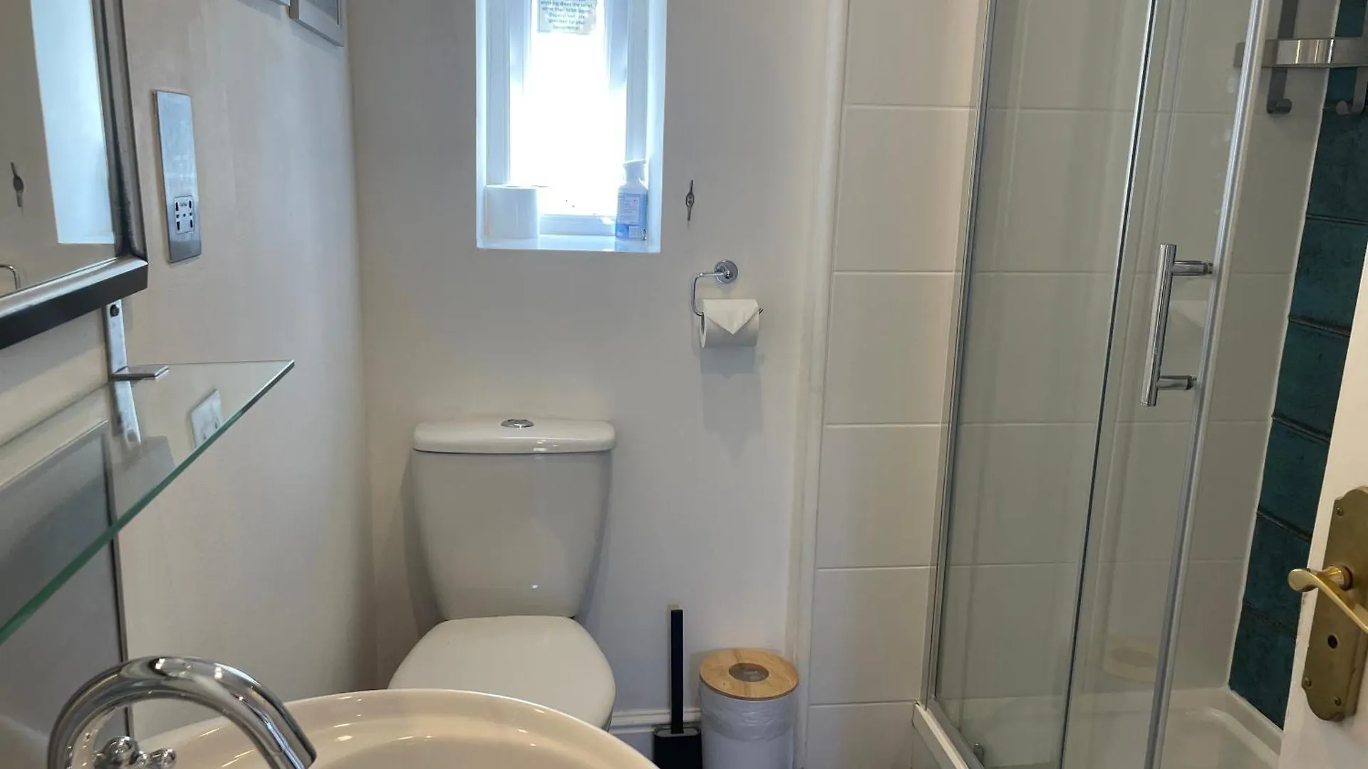 Just B: Town With Smart Tv And Power Shower Dartmouth