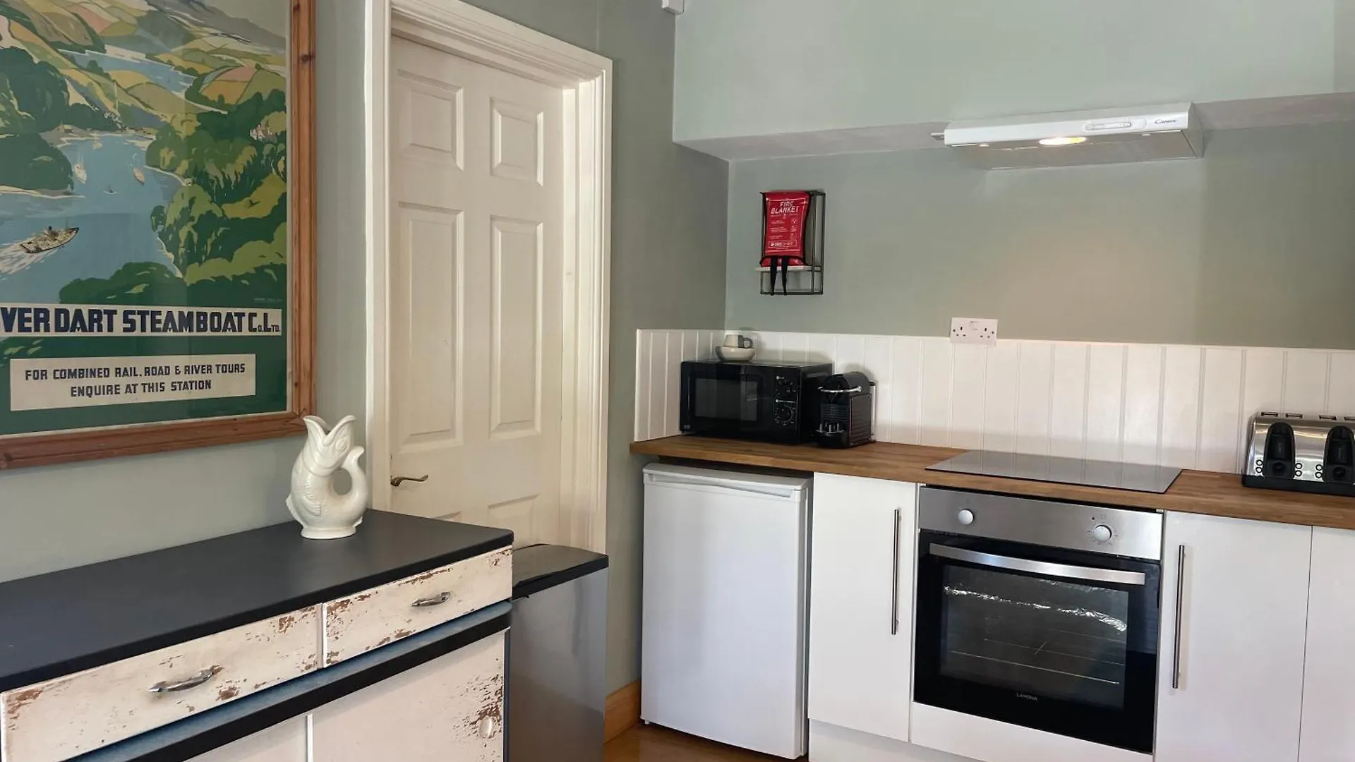 Just B: Town With Smart Tv And Power Shower