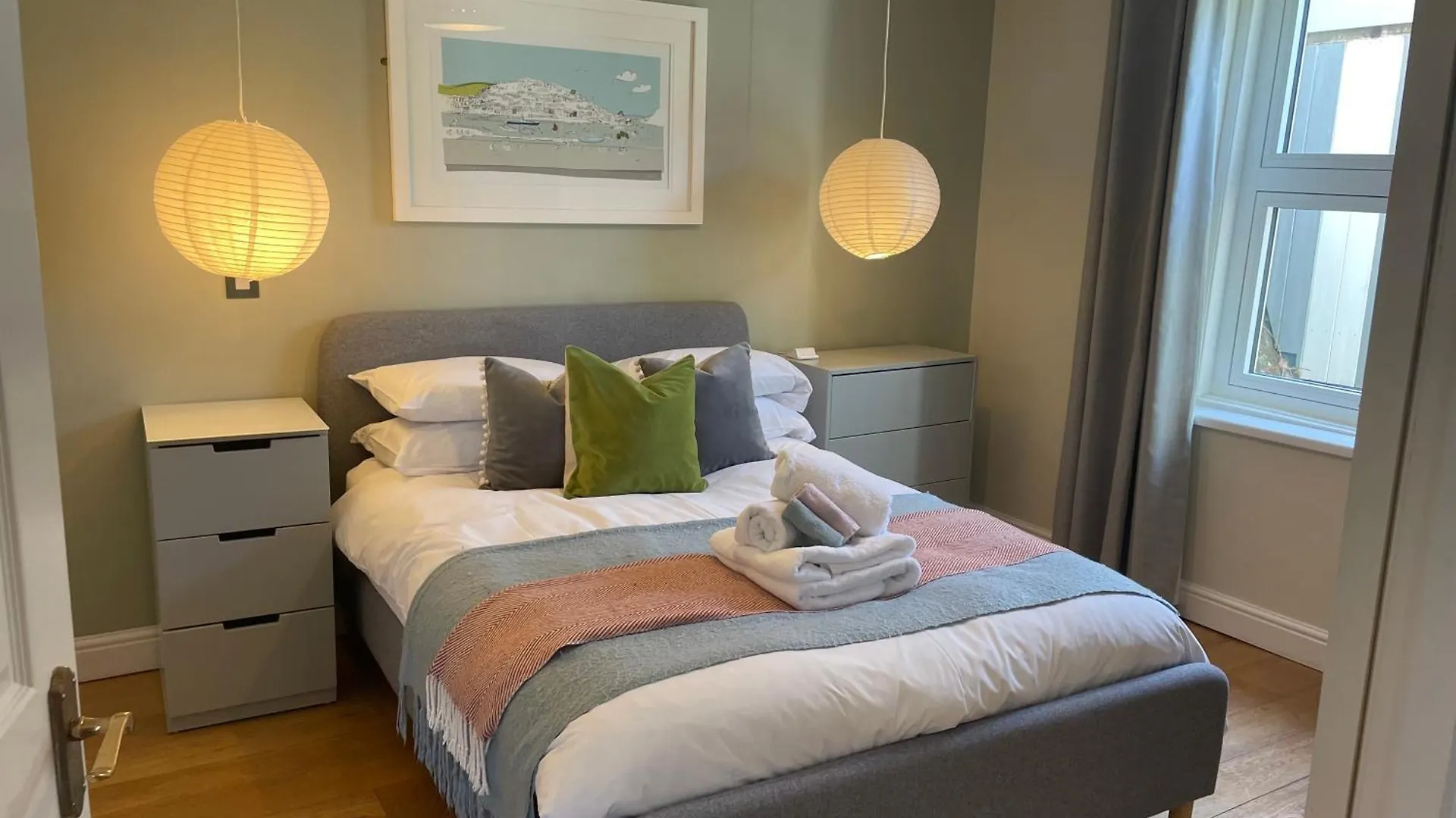 Apartment Just B: Town With Smart Tv And Power Shower