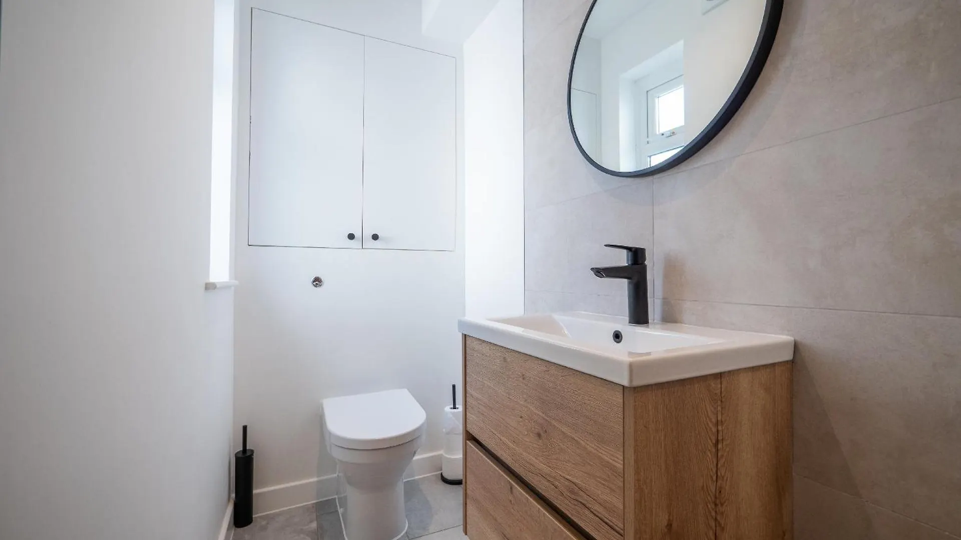 Stylish Coastal Living In The Heart Of 아파트