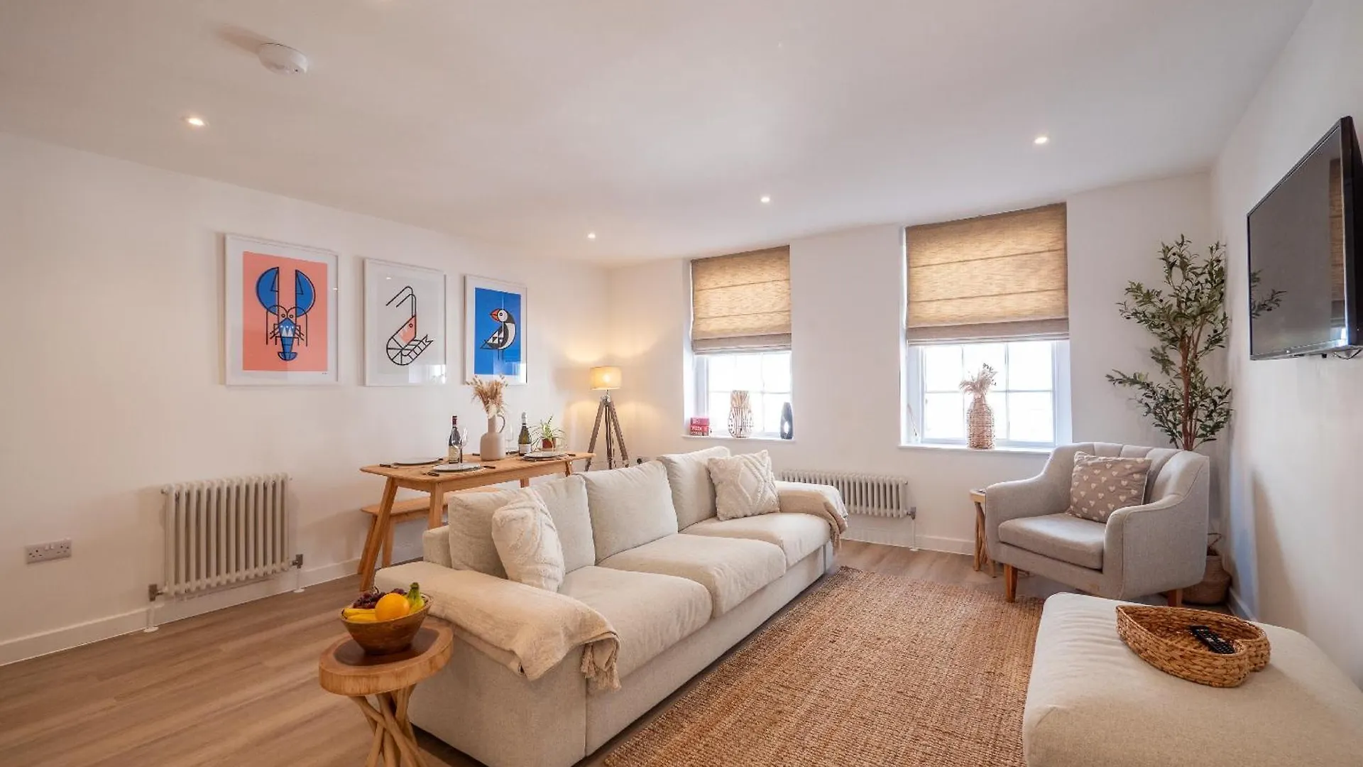 Stylish Coastal Living In The Heart Of 아파트 *
