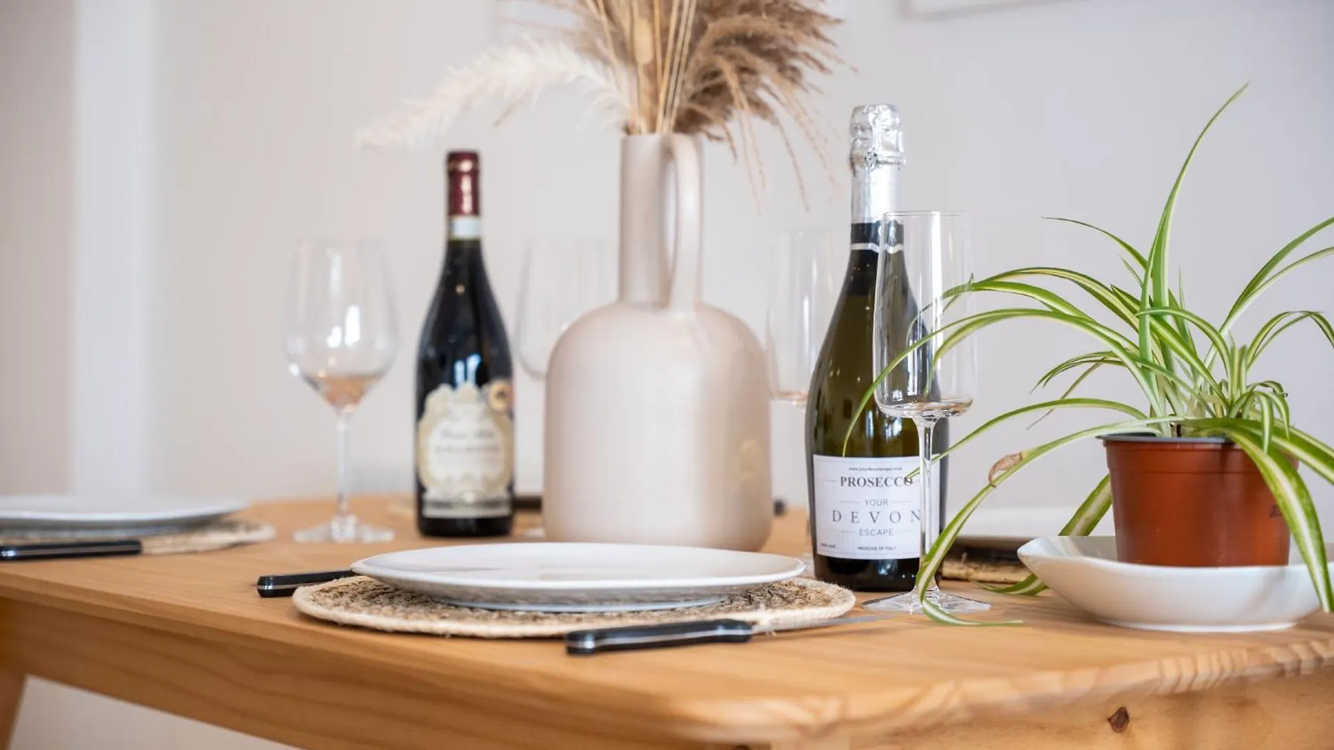 Stylish Coastal Living In The Heart Of 아파트 *