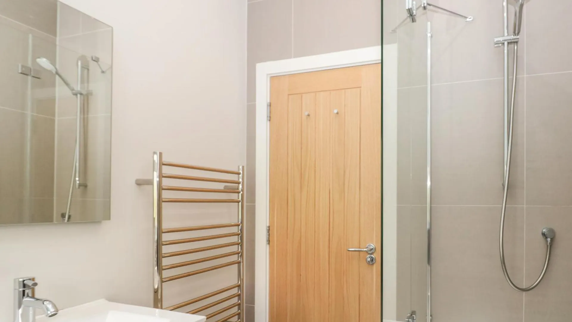 2 The Manor House, Hillfield Village