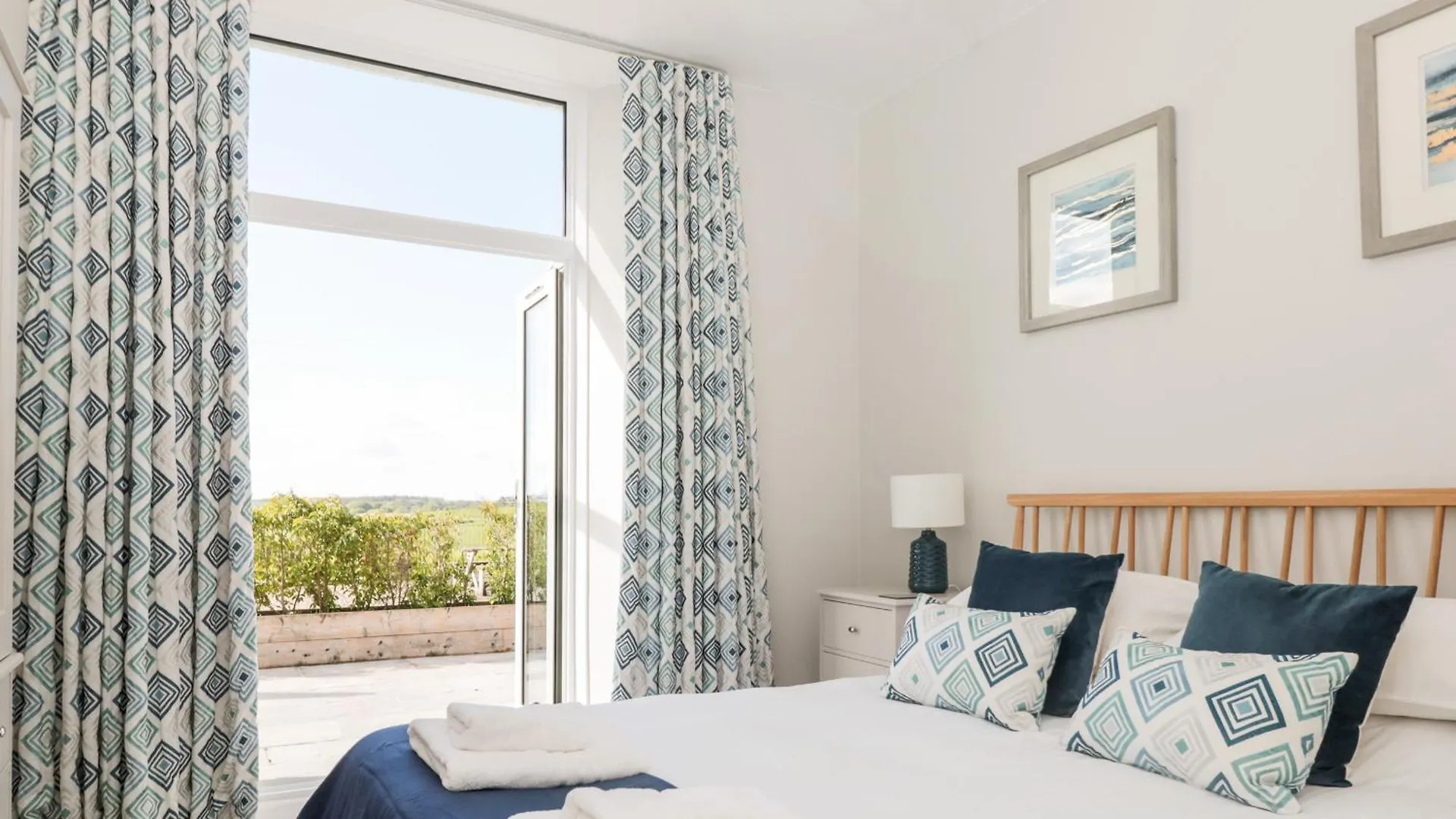 2 The Manor House, Hillfield Village