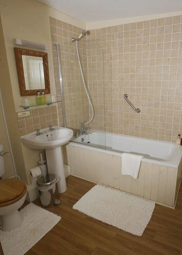 Anzac Street B+bistro Bed & Breakfast 4*