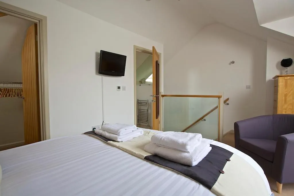 Dartmouth Green Lodges